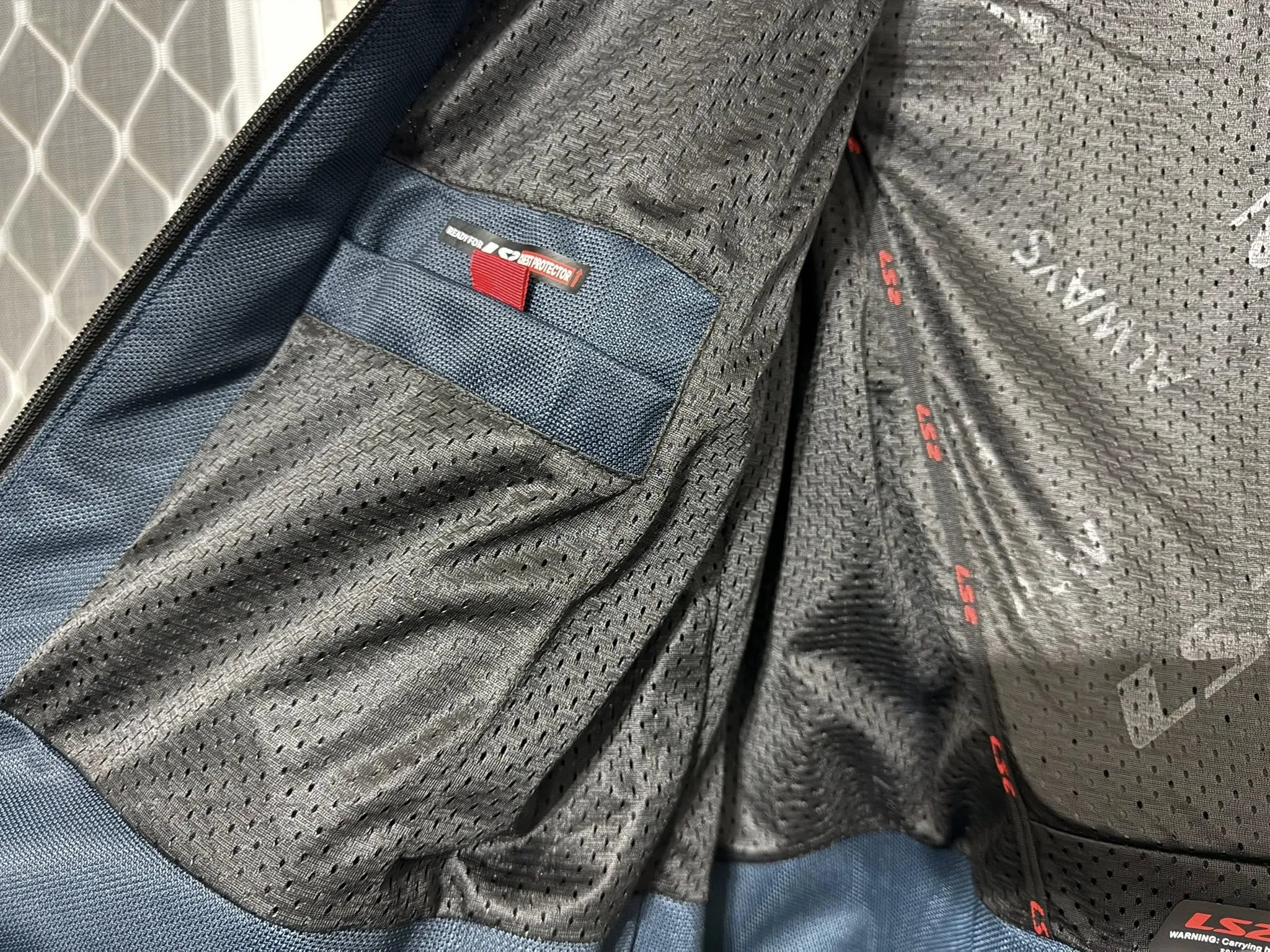 (補開箱分享)LS2 BOLTON AIR 防摔衣8120|小老婆汽機車資訊網