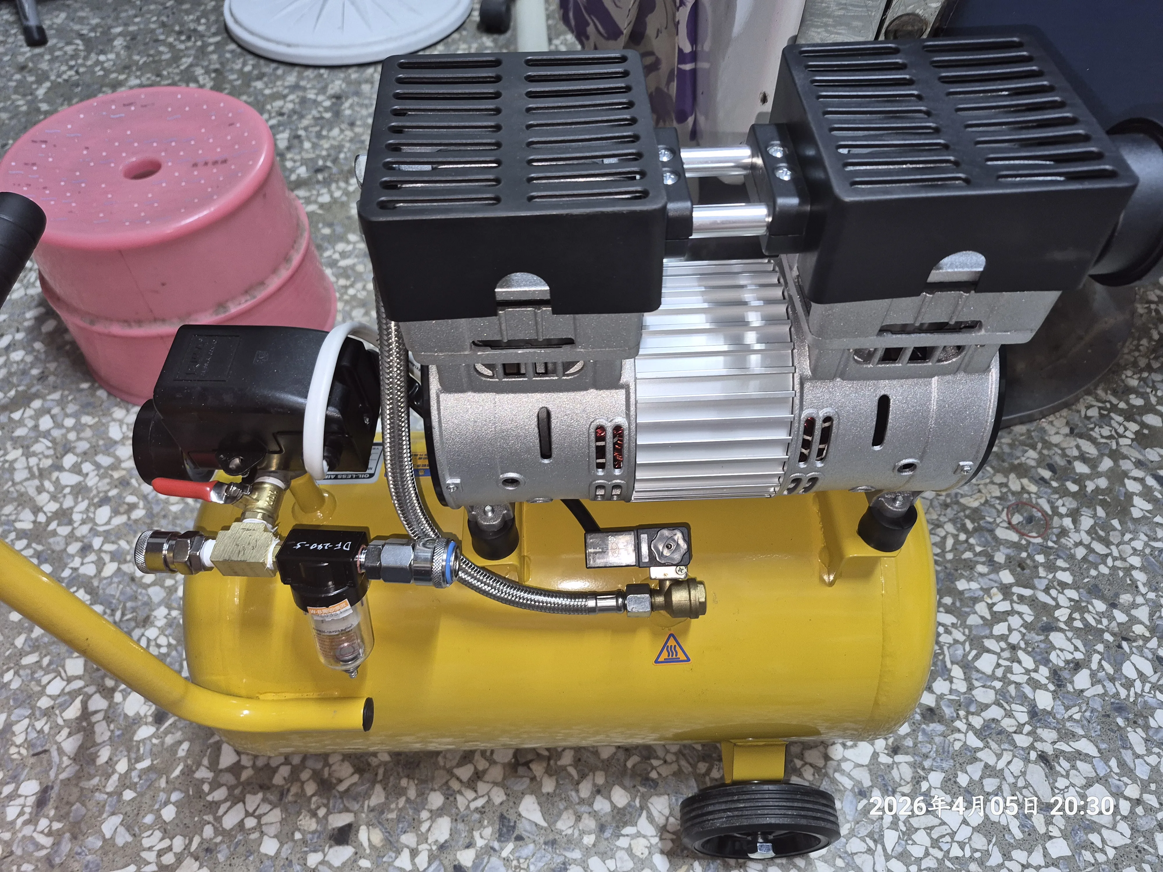 T-410-A2-WEE225無油式空壓機開箱2HP7563|小老婆汽機車資訊網