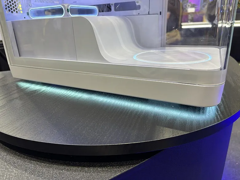 【COMPUTEX 2026】鋼鐵狂熱與靜謐之詩，SAMA 攜手全新子品牌 Amiiba114|小老婆汽機車資訊網