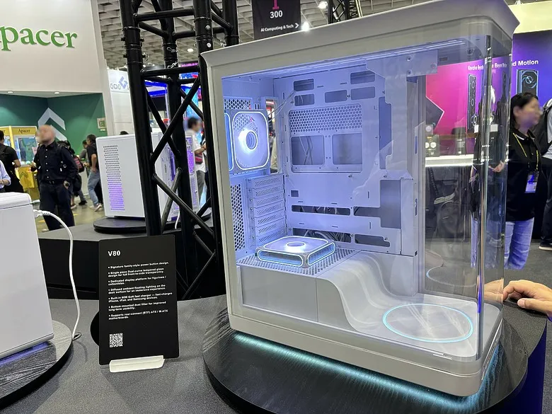 【COMPUTEX 2026】鋼鐵狂熱與靜謐之詩，SAMA 攜手全新子品牌 Amiiba ...