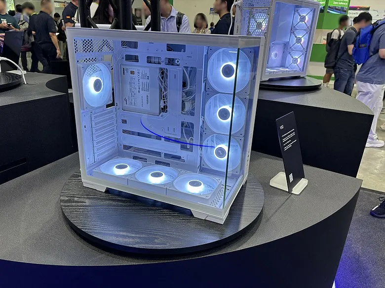 【COMPUTEX 2026】鋼鐵狂熱與靜謐之詩，SAMA 攜手全新子品牌 Amiiba5948|小老婆汽機車資訊網