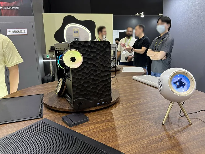 【COMPUTEX 2026】鋼鐵狂熱與靜謐之詩，SAMA 攜手全新子品牌 Amiiba176|小老婆汽機車資訊網