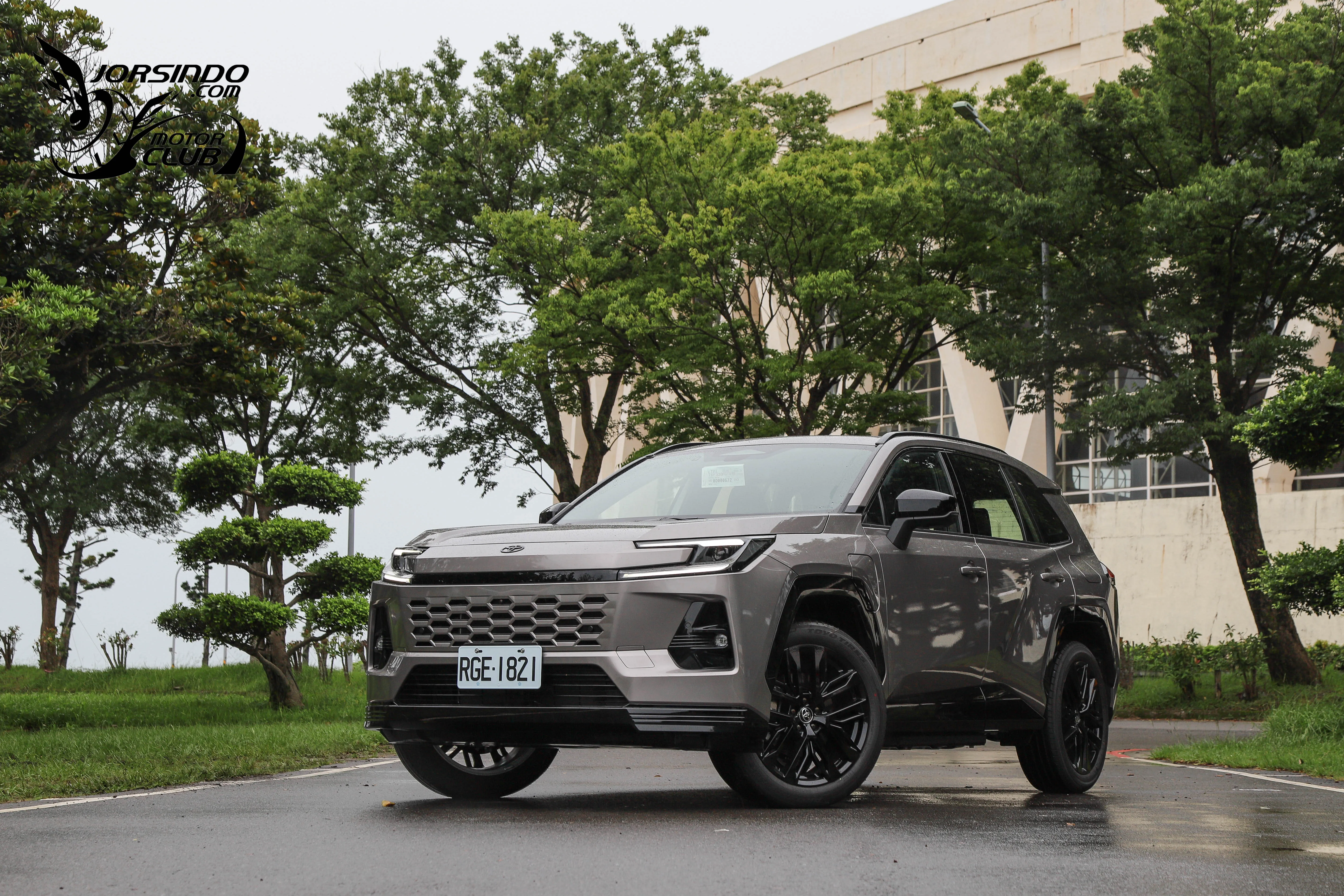 329PS輸出、135km純電續航力！Toyota RAV4 PHEV 149萬國內上市