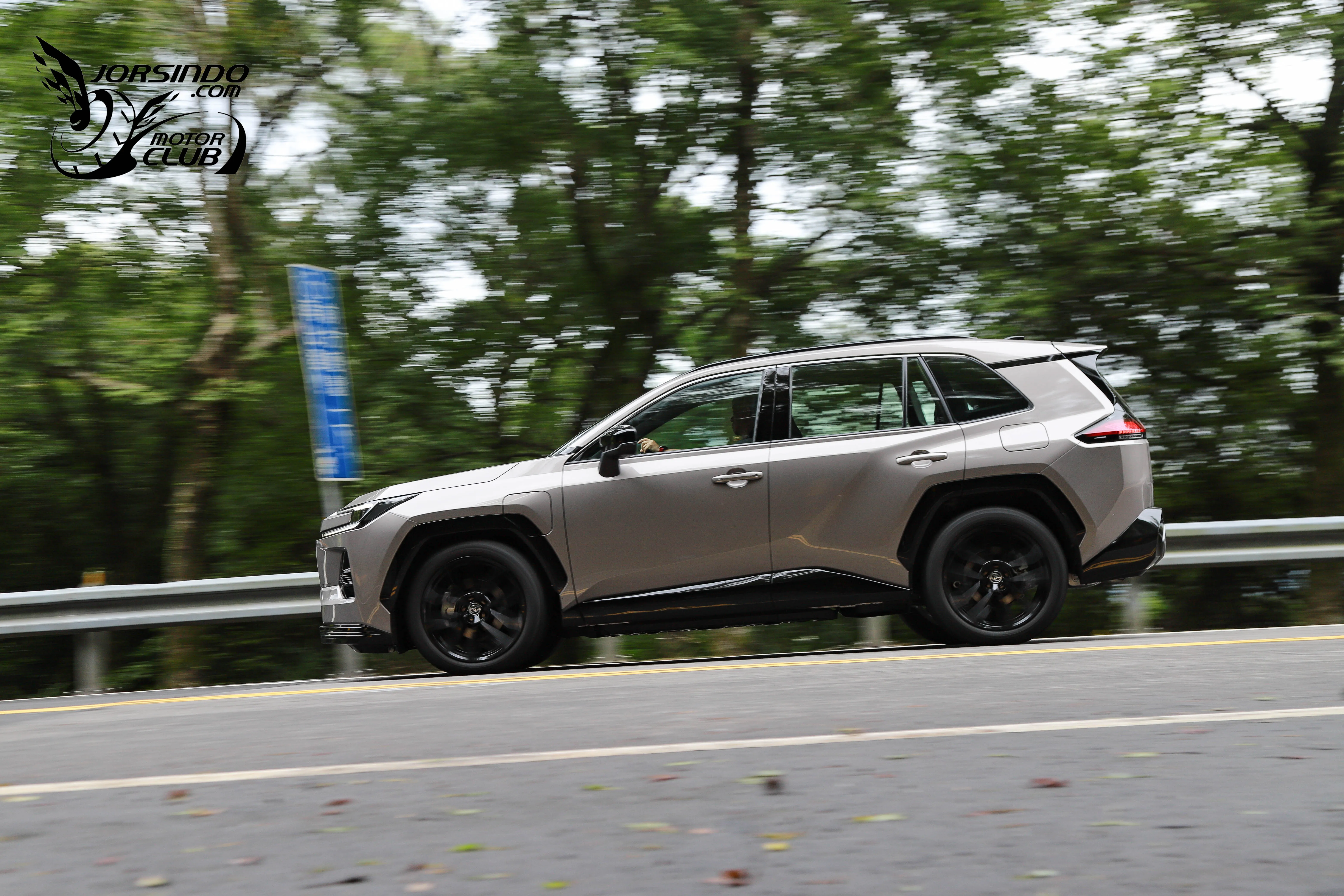 節能、動力我全都要！Toyota RAV4 PHEV試駕報告8256|小老婆汽機車資訊網