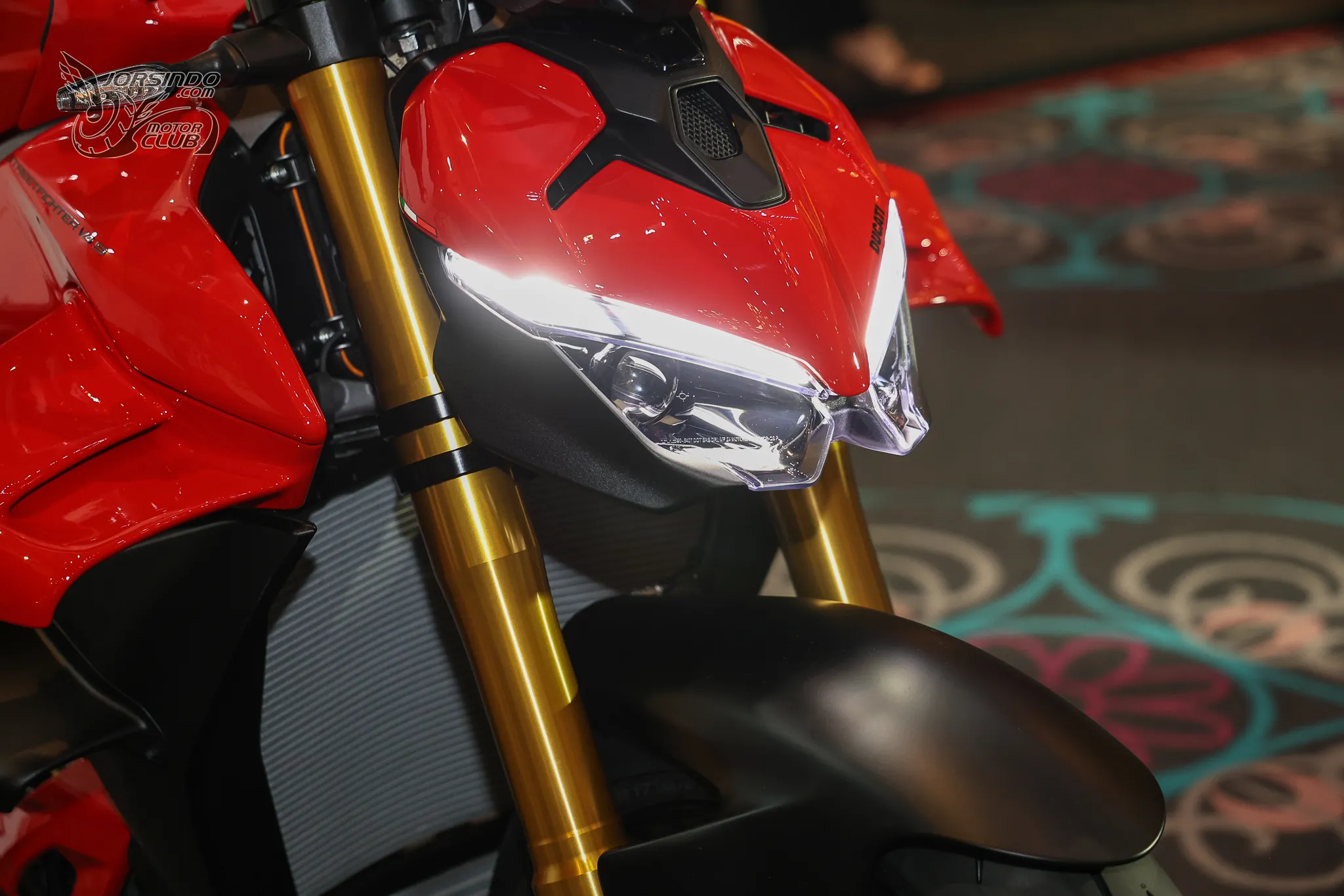 新世代 Panigale V4 S / Streetfigher V4 S 雙生車款在台上市8126|小老婆汽機車資訊網