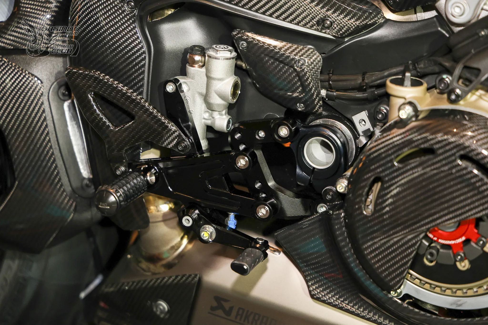 新世代 Panigale V4 S / Streetfigher V4 S 雙生車款在台上市8189|小老婆汽機車資訊網