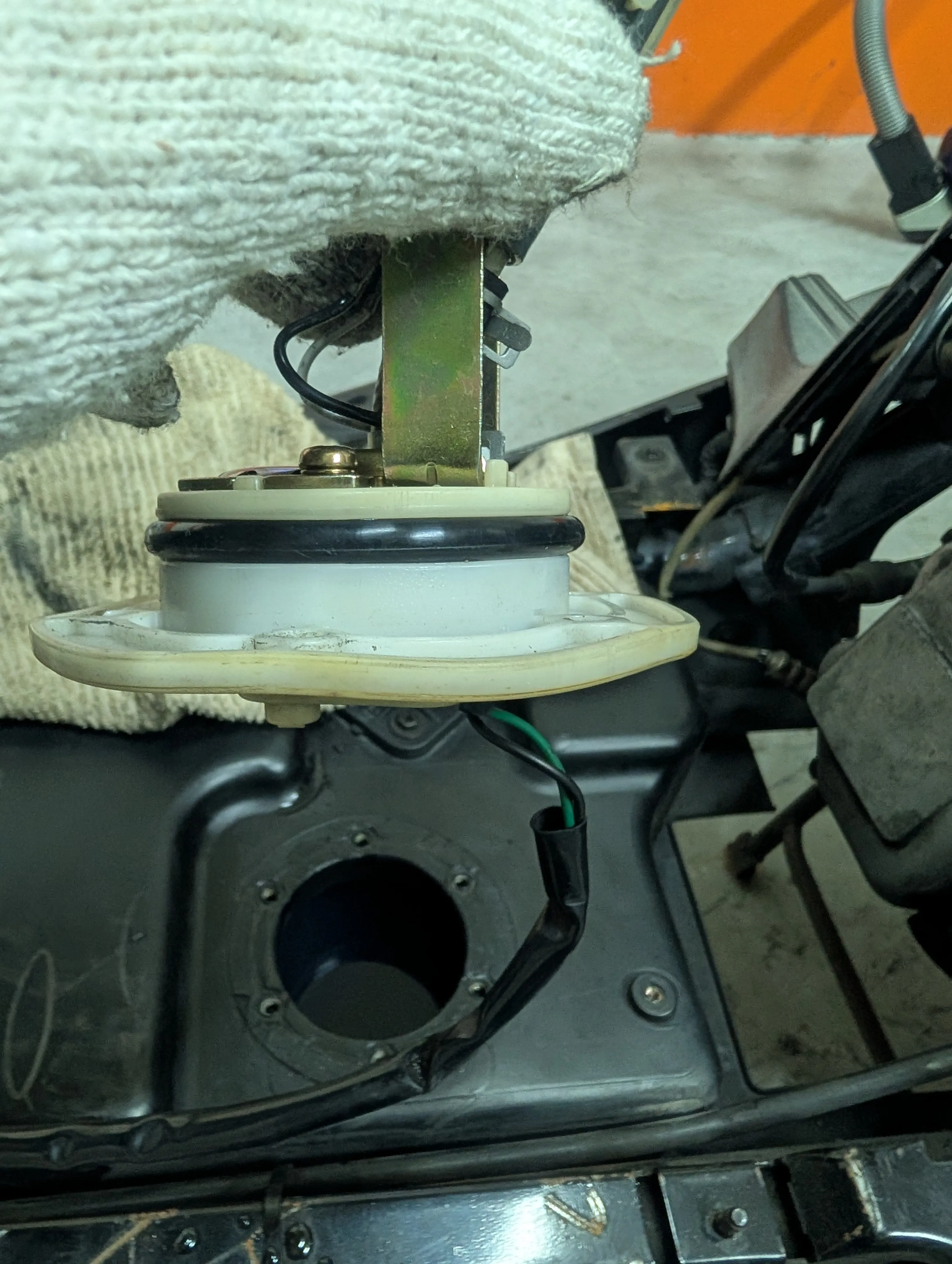 金牌2-150更換汽油濾心6056|小老婆汽機車資訊網