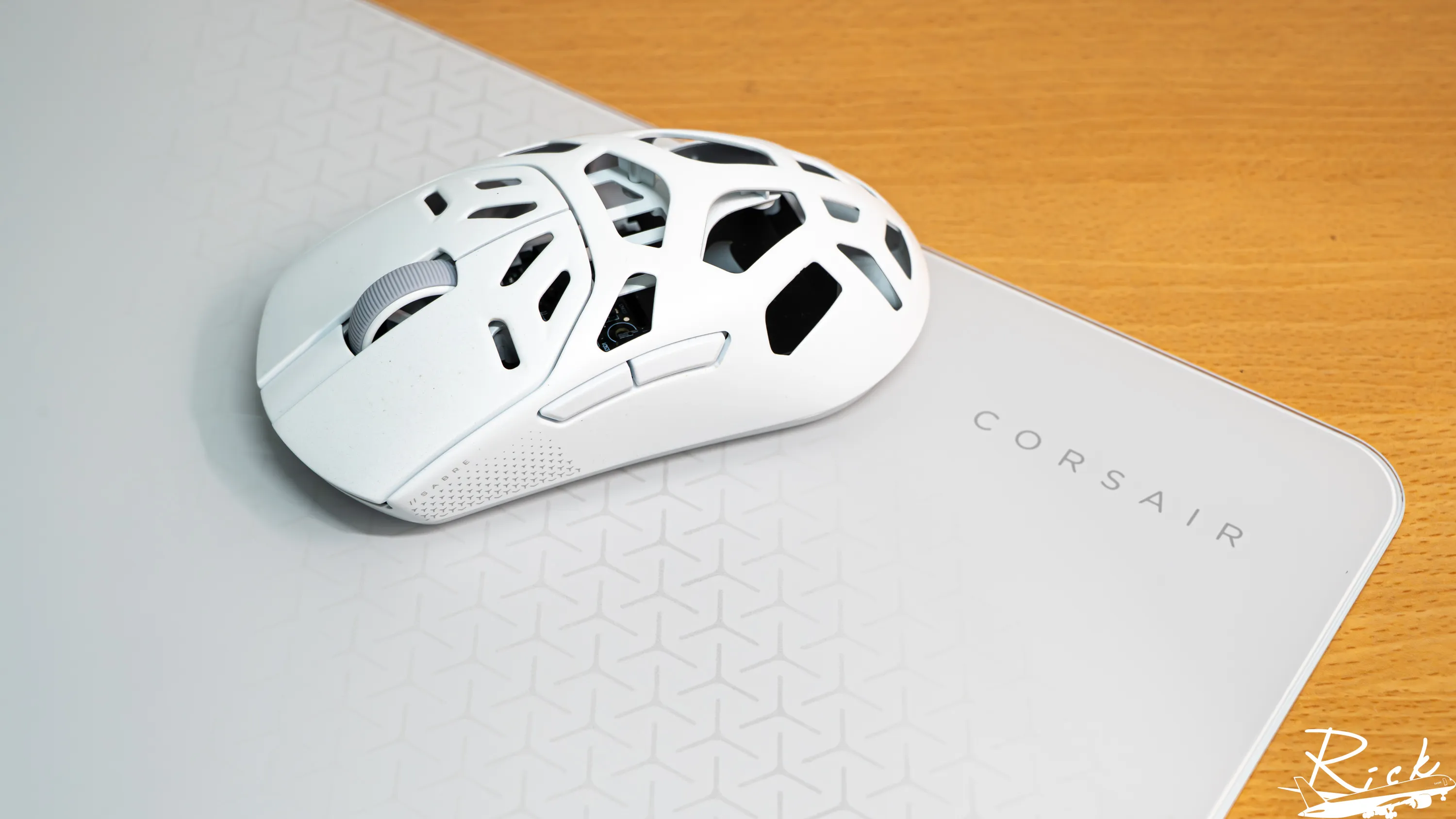 【開箱】CORSAIR SABRE v2 PRO WIRELESS MG WHITE &amp; MM GLASS LARGE1123|小老婆汽機車資訊網