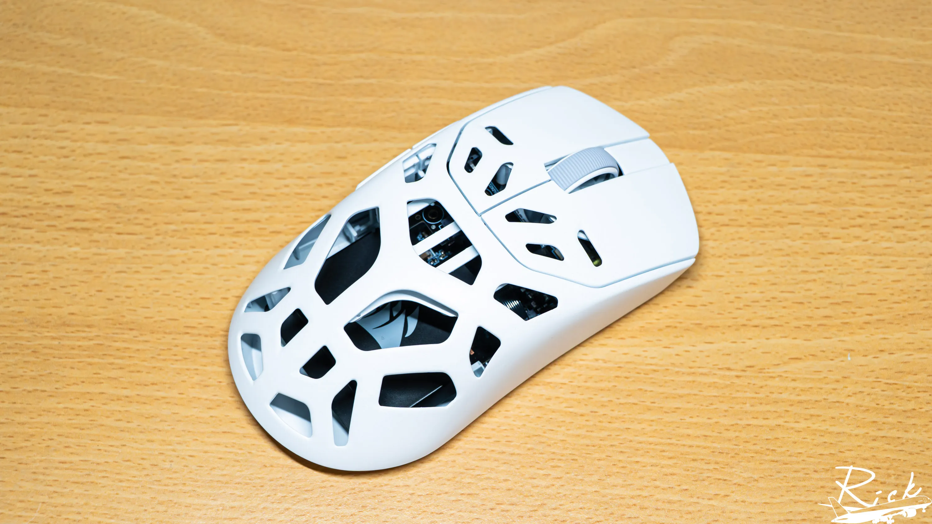 【開箱】CORSAIR SABRE v2 PRO WIRELESS MG WHITE &amp; MM GLASS LARGE9383|小老婆汽機車資訊網