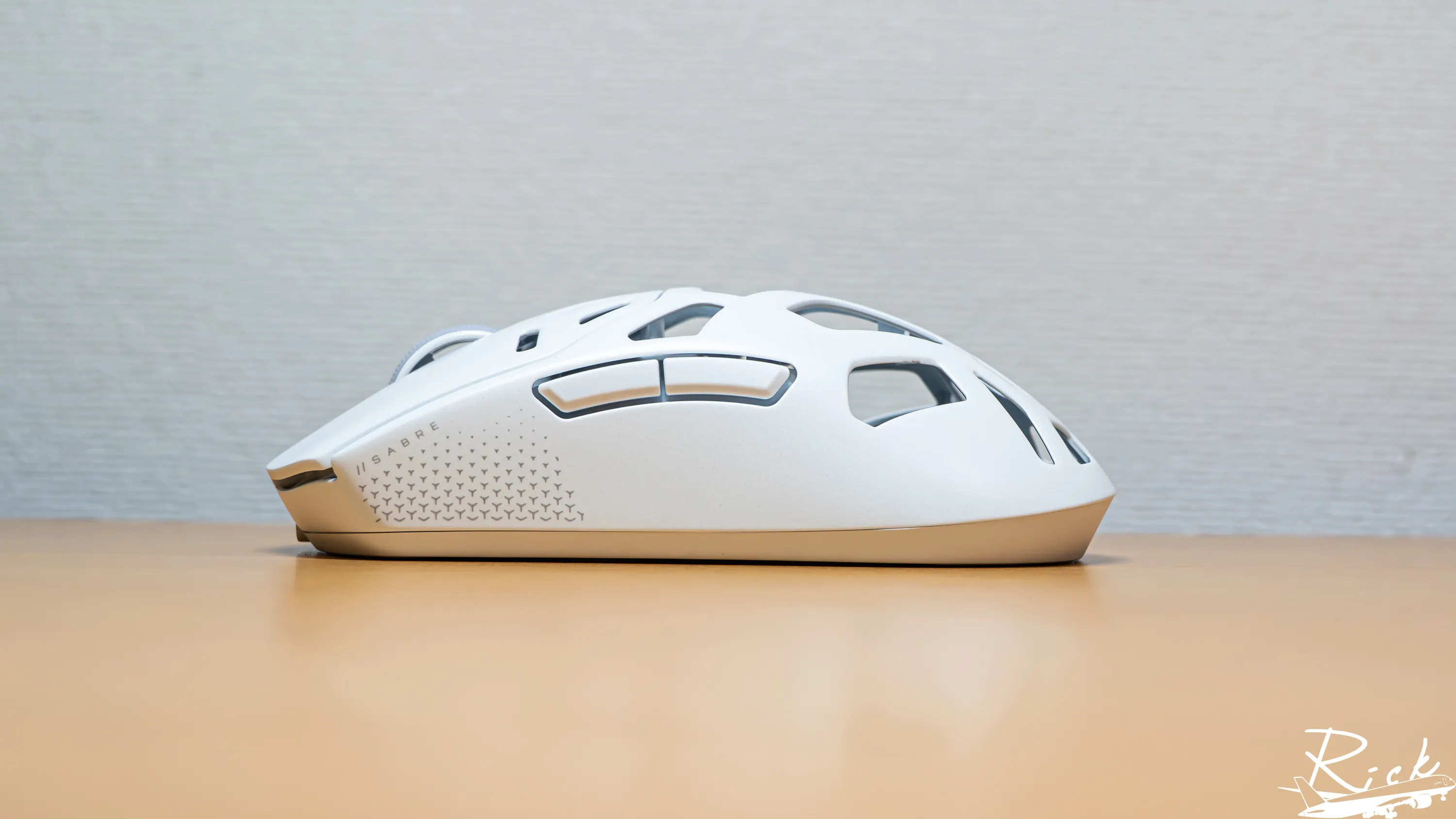 【開箱】CORSAIR SABRE v2 PRO WIRELESS MG WHITE &amp; MM GLASS LARGE2564|小老婆汽機車資訊網