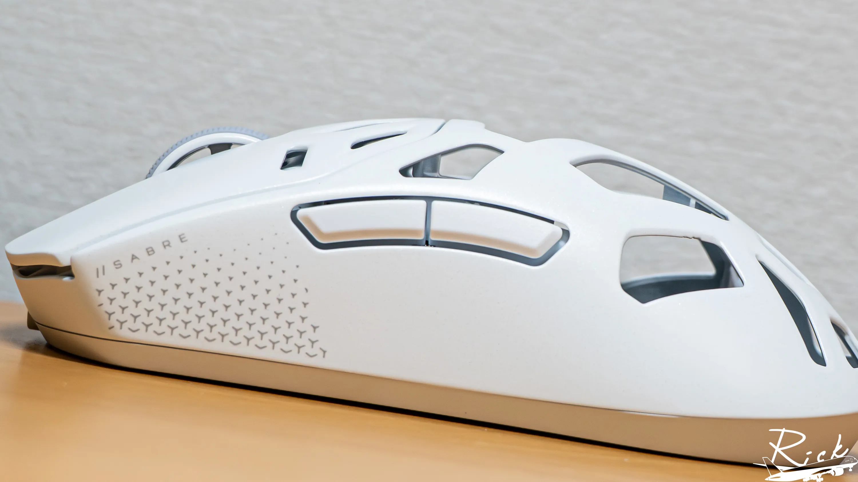 【開箱】CORSAIR SABRE v2 PRO WIRELESS MG WHITE &amp; MM GLASS LARGE9945|小老婆汽機車資訊網