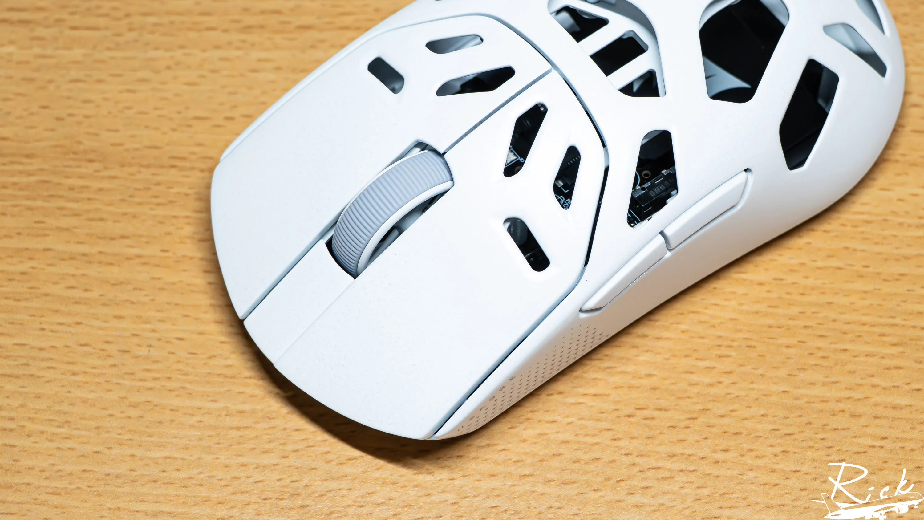 【開箱】CORSAIR SABRE v2 PRO WIRELESS MG WHITE &amp; MM GLASS LARGE5550|小老婆汽機車資訊網