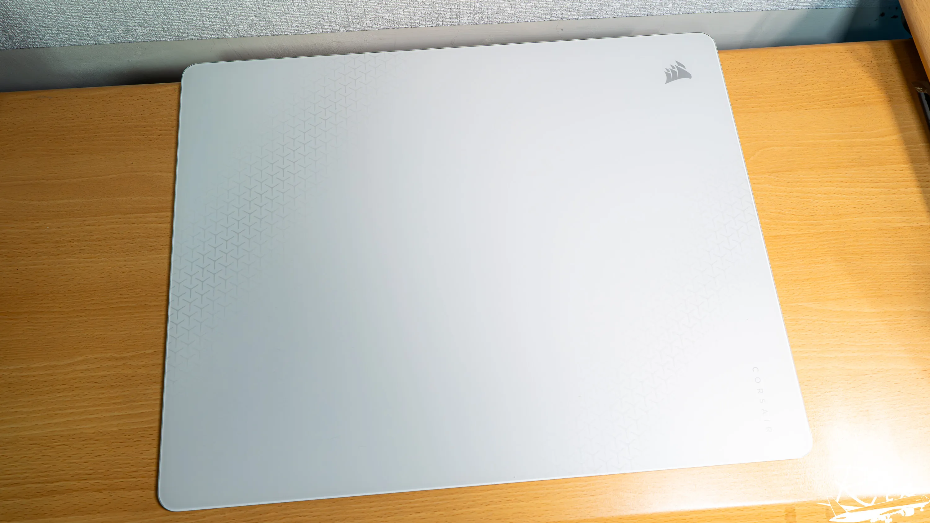【開箱】CORSAIR SABRE v2 PRO WIRELESS MG WHITE &amp; MM GLASS LARGE2026|小老婆汽機車資訊網
