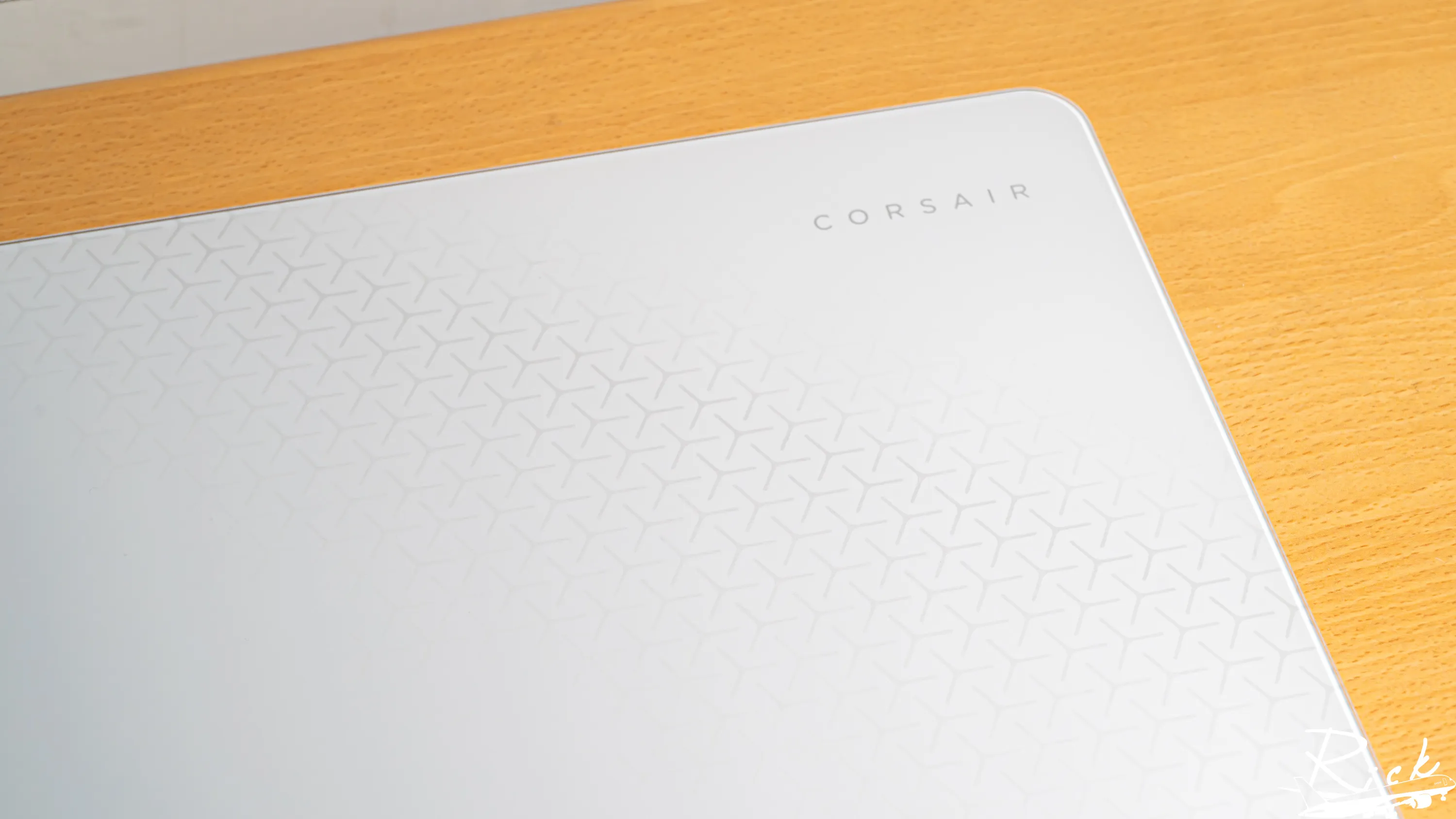 【開箱】CORSAIR SABRE v2 PRO WIRELESS MG WHITE &amp; MM GLASS LARGE4832|小老婆汽機車資訊網