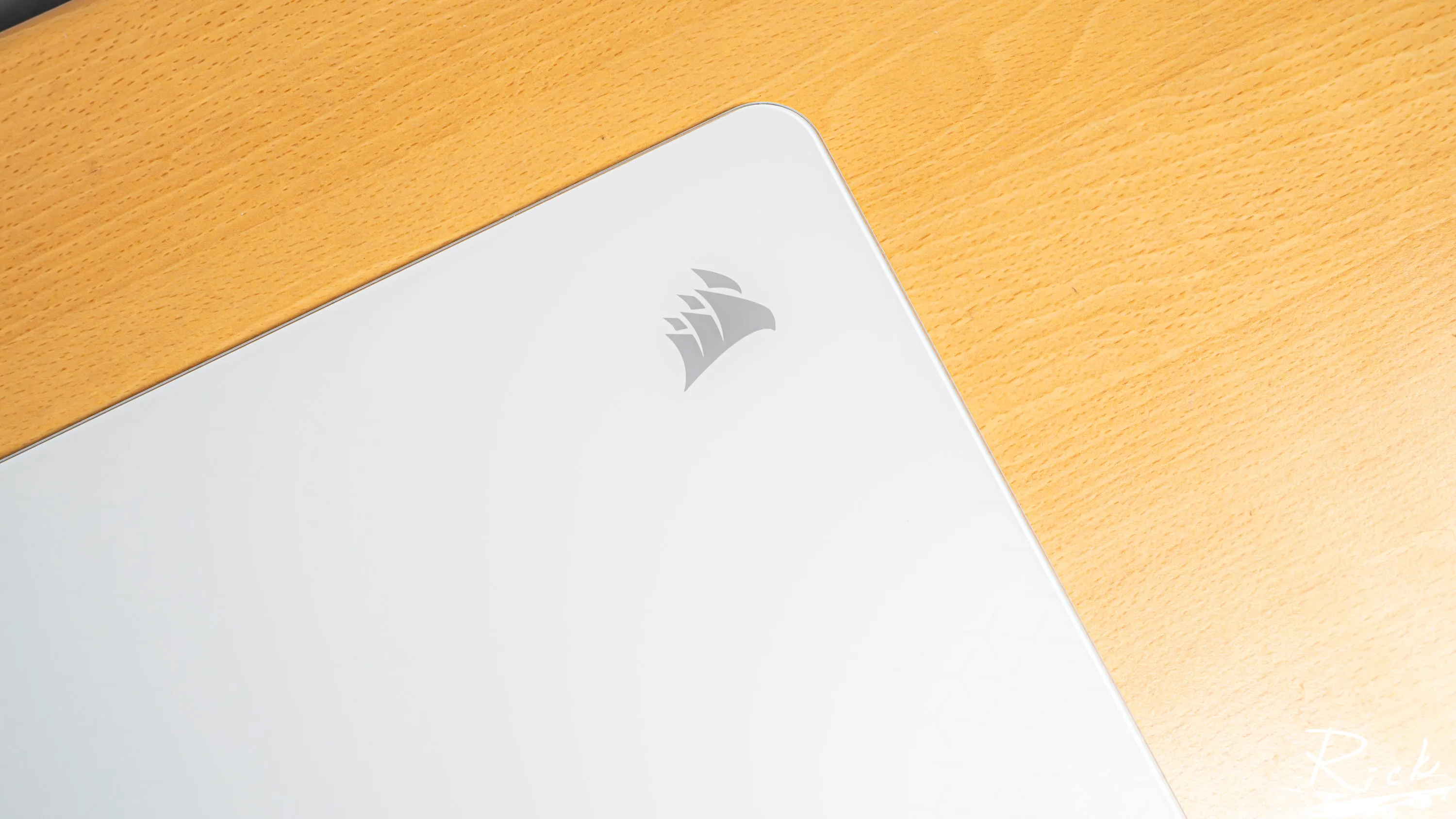 【開箱】CORSAIR SABRE v2 PRO WIRELESS MG WHITE &amp; MM GLASS LARGE3462|小老婆汽機車資訊網