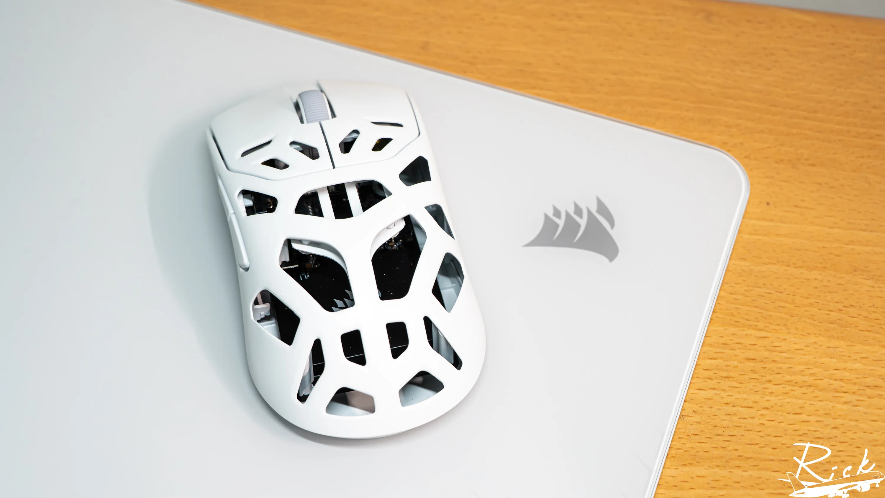 【開箱】CORSAIR SABRE v2 PRO WIRELESS MG WHITE &amp; MM GLASS LARGE8558|小老婆汽機車資訊網