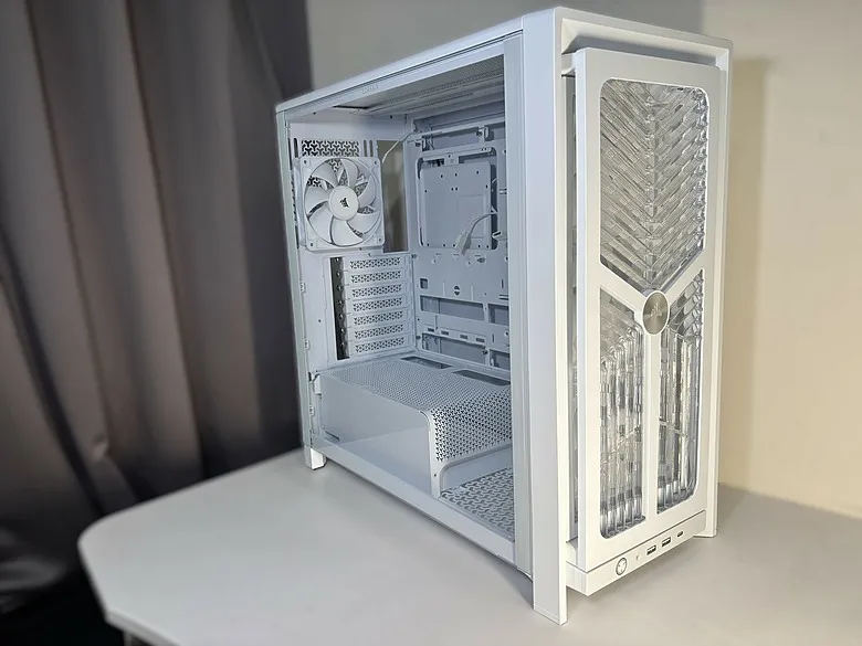 「留白，是為了映照硬體的俐落」CORSAIR 海盜船 FRAME 4000X RS WHITE2719|小老婆汽機車資訊網