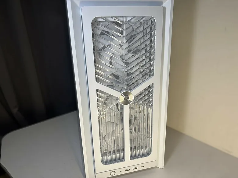 「留白，是為了映照硬體的俐落」CORSAIR 海盜船 FRAME 4000X RS WHITE9905|小老婆汽機車資訊網
