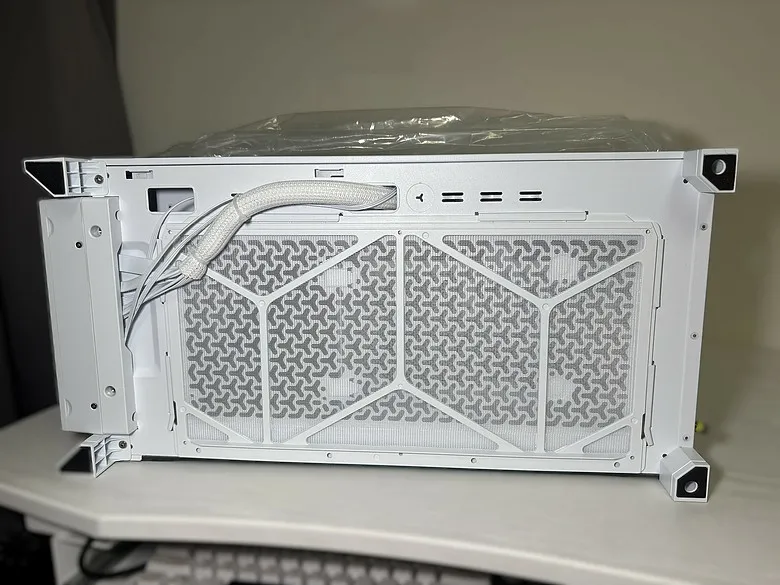 「留白，是為了映照硬體的俐落」CORSAIR 海盜船 FRAME 4000X RS WHITE243|小老婆汽機車資訊網