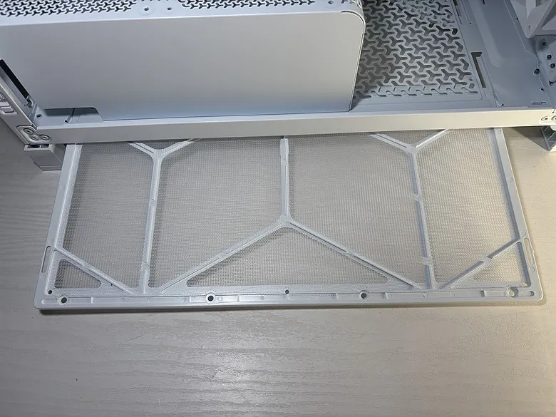 「留白，是為了映照硬體的俐落」CORSAIR 海盜船 FRAME 4000X RS WHITE9876|小老婆汽機車資訊網