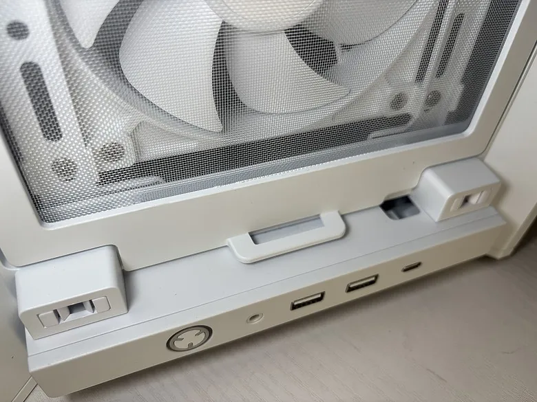 「留白，是為了映照硬體的俐落」CORSAIR 海盜船 FRAME 4000X RS WHITE927|小老婆汽機車資訊網