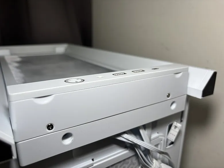 「留白，是為了映照硬體的俐落」CORSAIR 海盜船 FRAME 4000X RS WHITE2355|小老婆汽機車資訊網