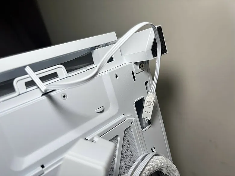 「留白，是為了映照硬體的俐落」CORSAIR 海盜船 FRAME 4000X RS WHITE8876|小老婆汽機車資訊網