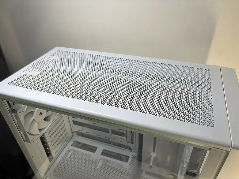 「留白，是為了映照硬體的俐落」CORSAIR 海盜船 FRAME 4000X RS WHITE9125|小老婆汽機車資訊網