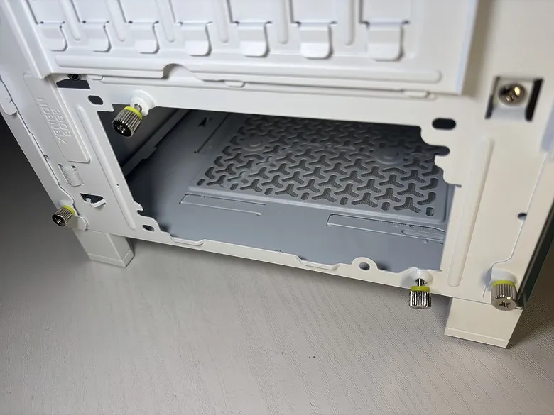 「留白，是為了映照硬體的俐落」CORSAIR 海盜船 FRAME 4000X RS WHITE372|小老婆汽機車資訊網