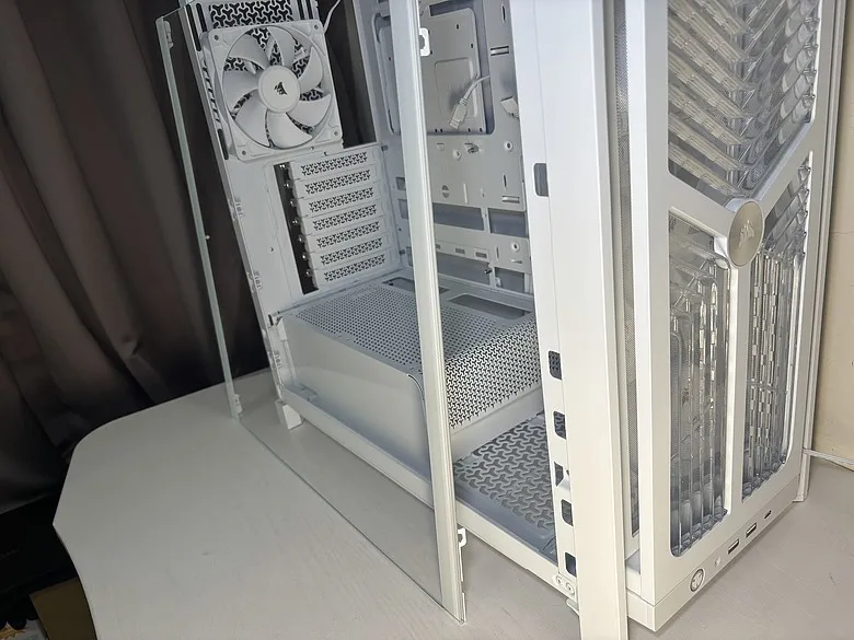 「留白，是為了映照硬體的俐落」CORSAIR 海盜船 FRAME 4000X RS WHITE7582|小老婆汽機車資訊網
