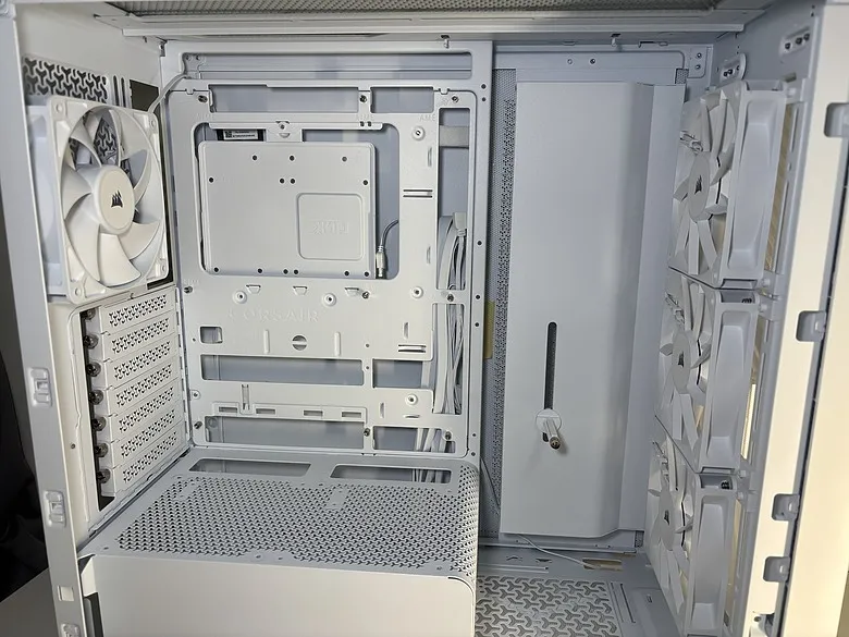 「留白，是為了映照硬體的俐落」CORSAIR 海盜船 FRAME 4000X RS WHITE653|小老婆汽機車資訊網