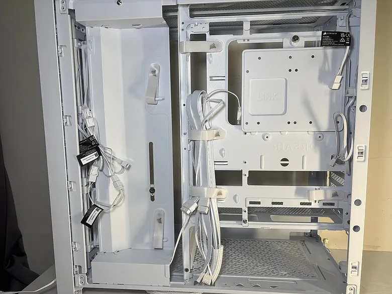 「留白，是為了映照硬體的俐落」CORSAIR 海盜船 FRAME 4000X RS WHITE8348|小老婆汽機車資訊網