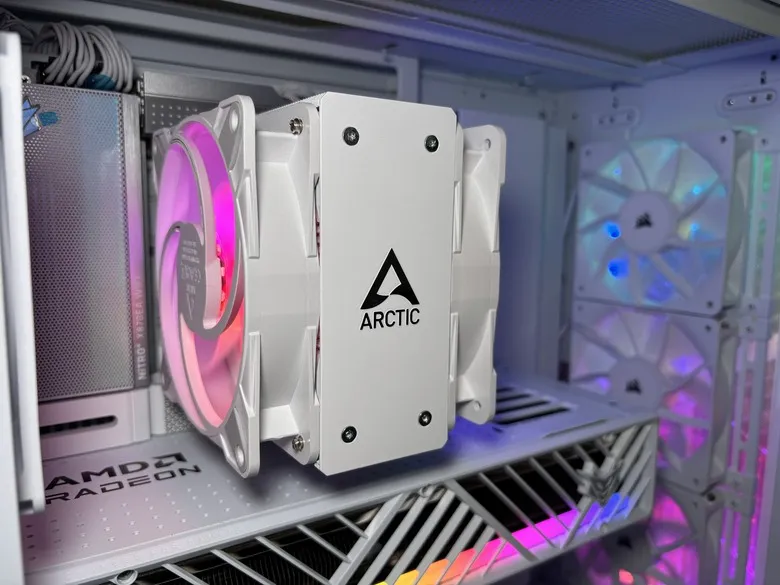 「留白，是為了映照硬體的俐落」CORSAIR 海盜船 FRAME 4000X RS WHITE8617|小老婆汽機車資訊網