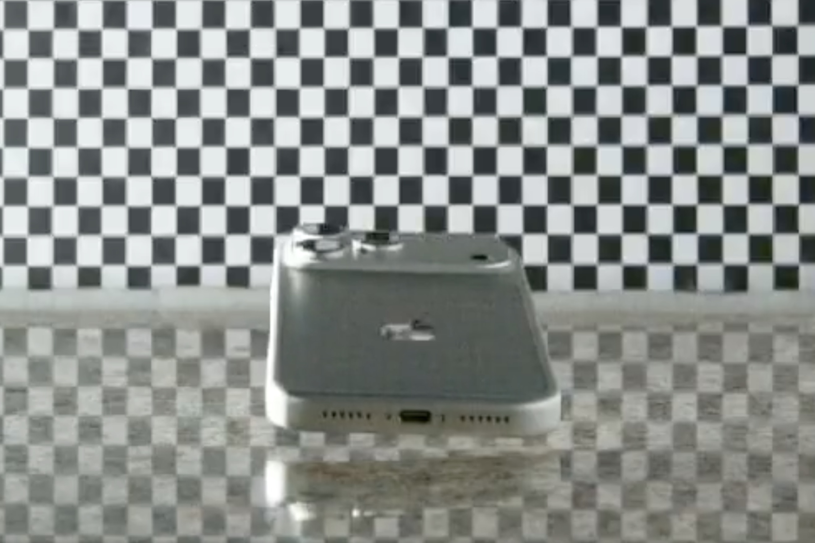蘋果史上最嚴重產品洩露：疑似 iPhone 18 Pro 官方摔落測試影片被貼出2126|iPhone 18 Pro,洩漏,iPhone,Apple,蘋果小老婆汽機車資訊網