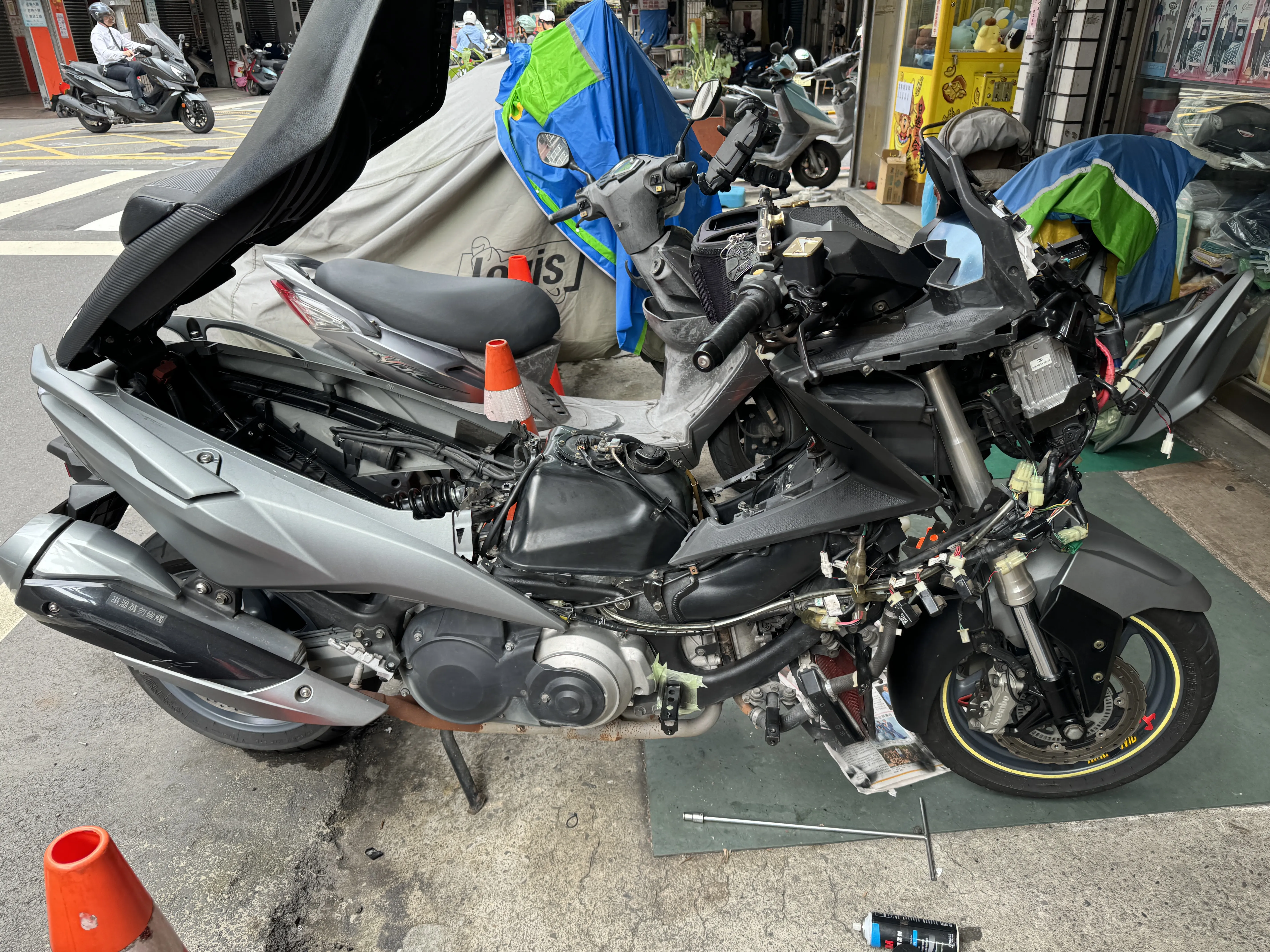 光陽AK550 疑似燒 ECU，結果竟然是我犯了最低級錯誤7879|小老婆汽機車資訊網
