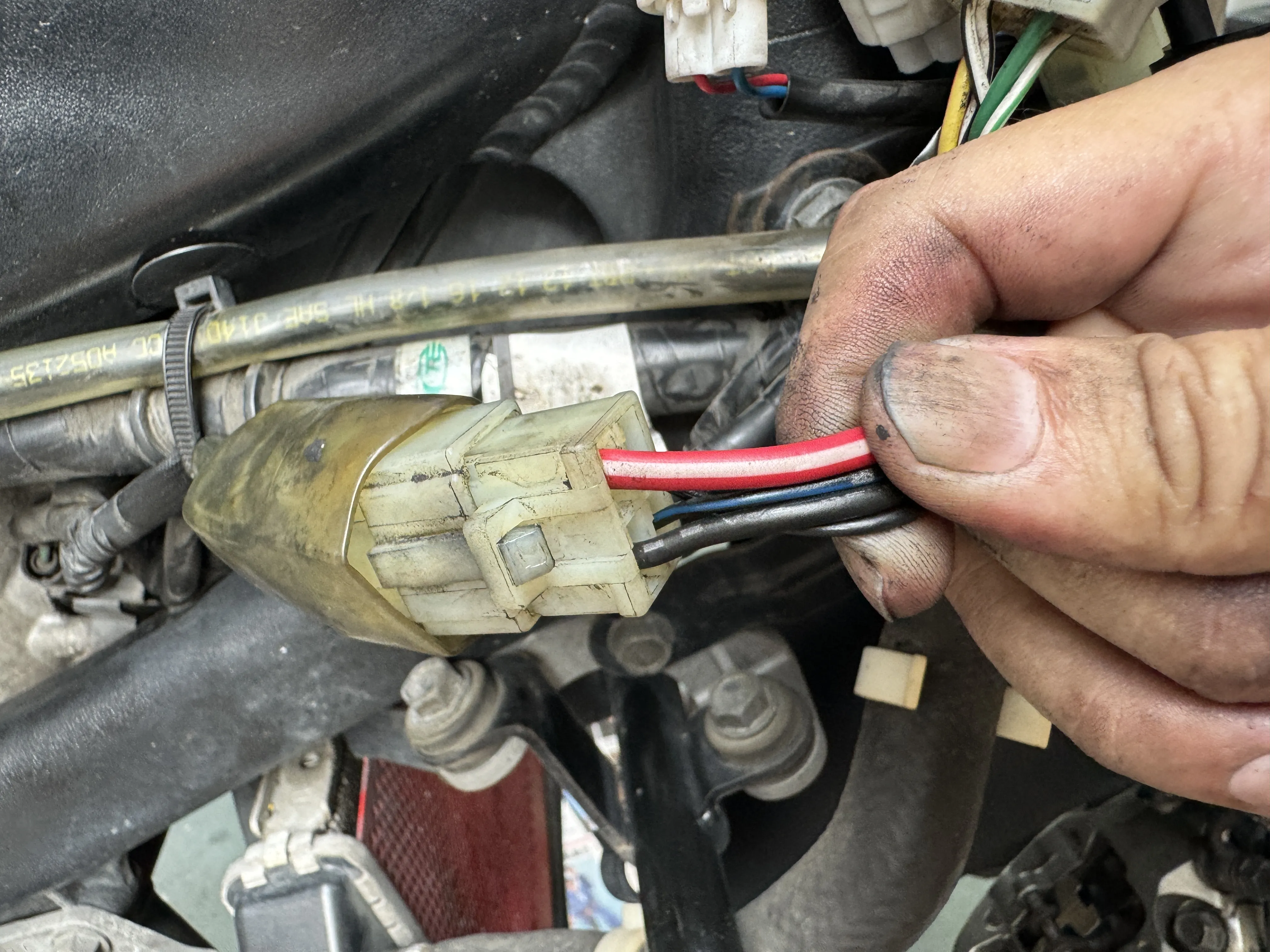 光陽AK550 疑似燒 ECU，結果竟然是我犯了最低級錯誤2175|小老婆汽機車資訊網