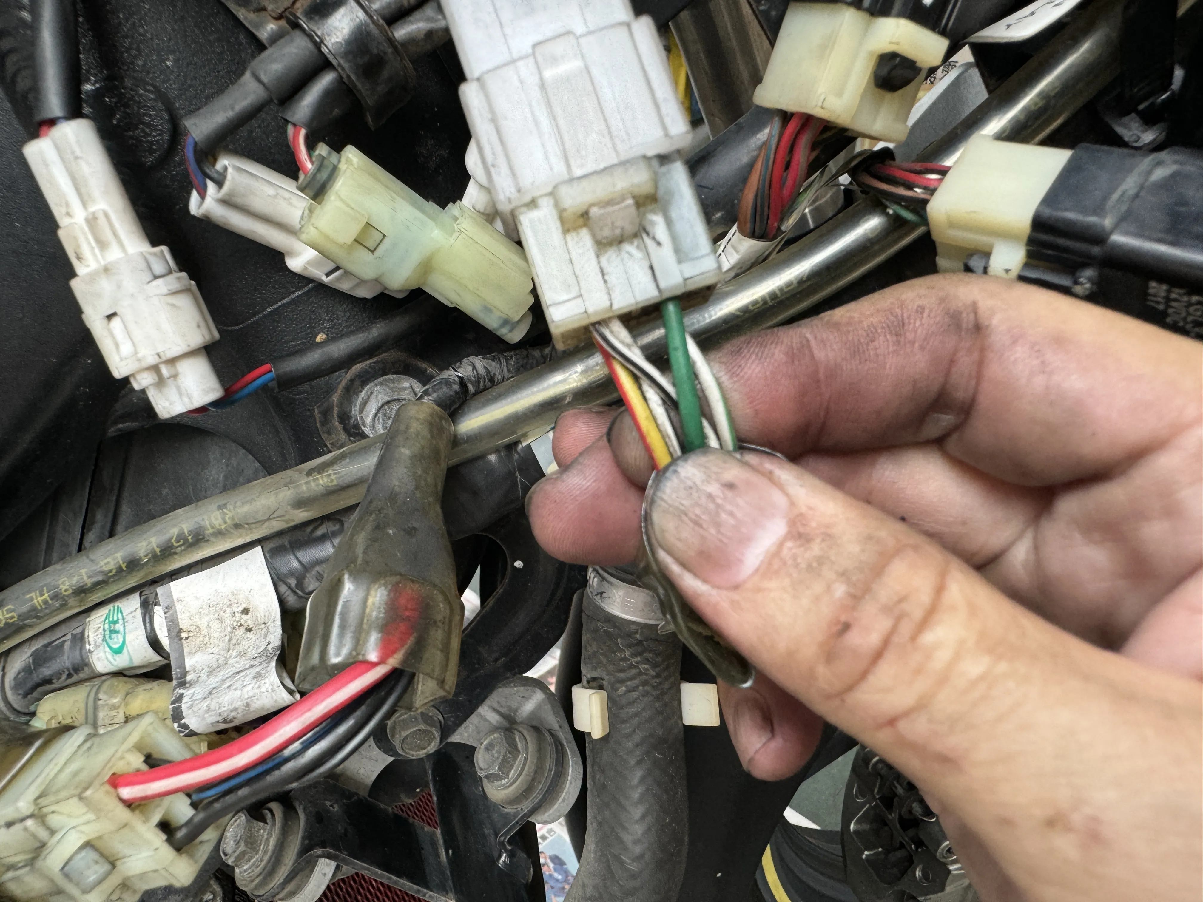 光陽AK550 疑似燒 ECU，結果竟然是我犯了最低級錯誤9686|小老婆汽機車資訊網
