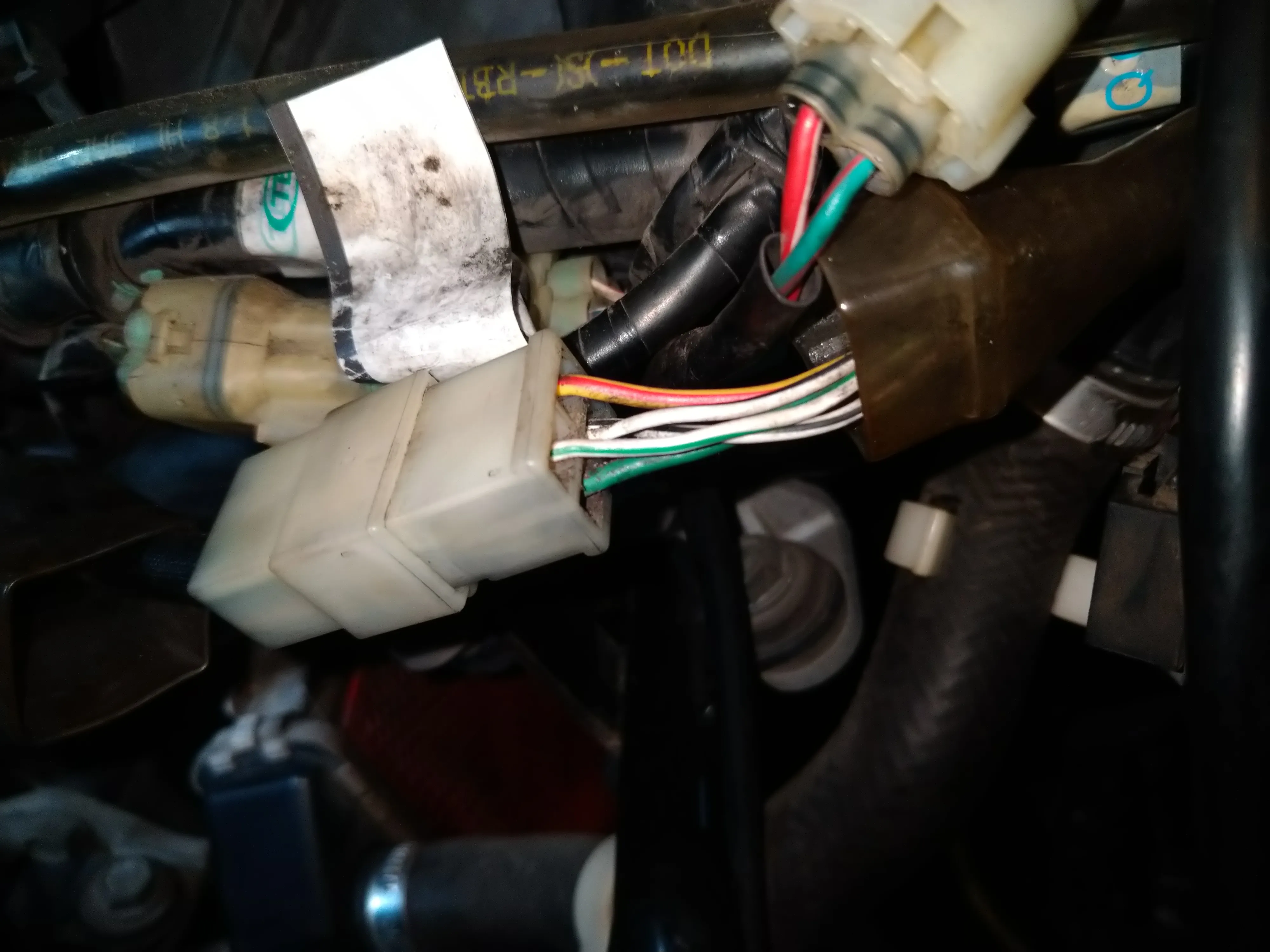 光陽AK550 疑似燒 ECU，結果竟然是我犯了最低級錯誤4004|小老婆汽機車資訊網
