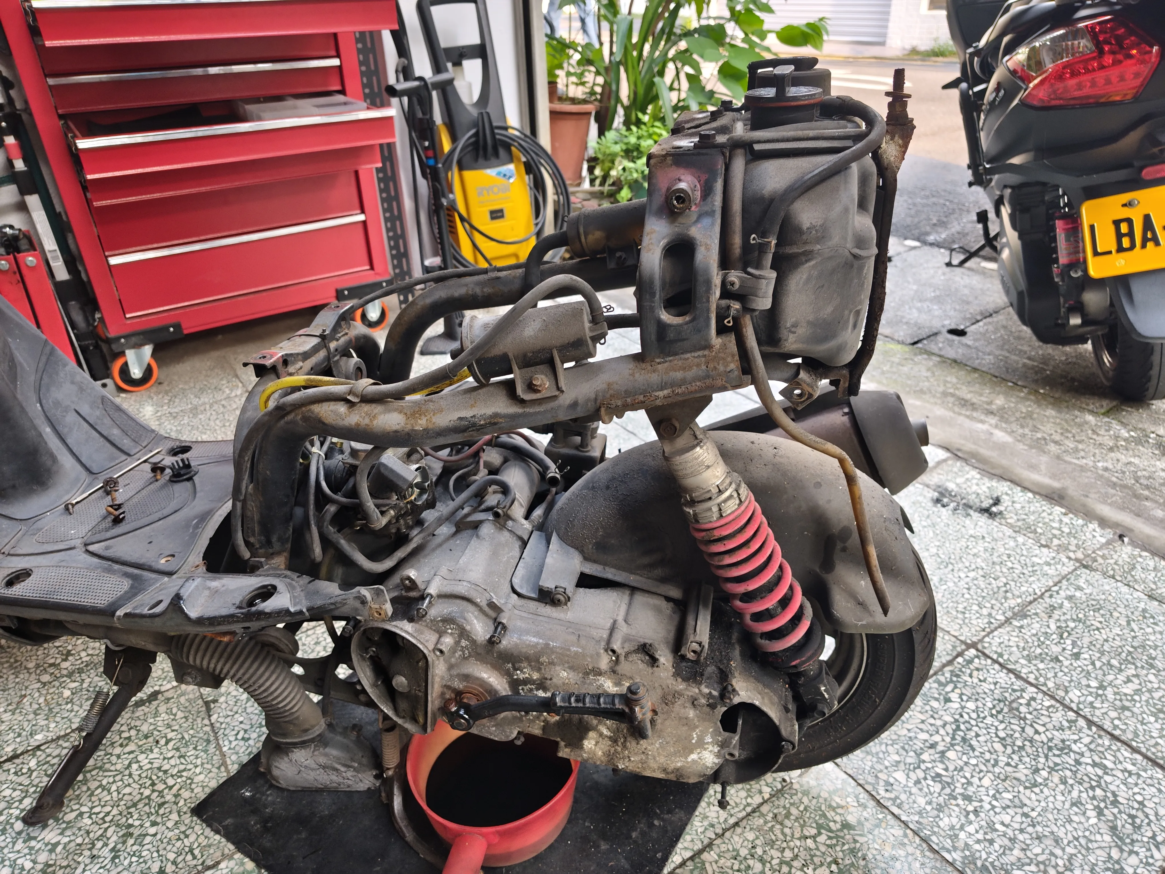 YAMAHA SUPER FOUR 100 全車砍掉重練595|小老婆汽機車資訊網