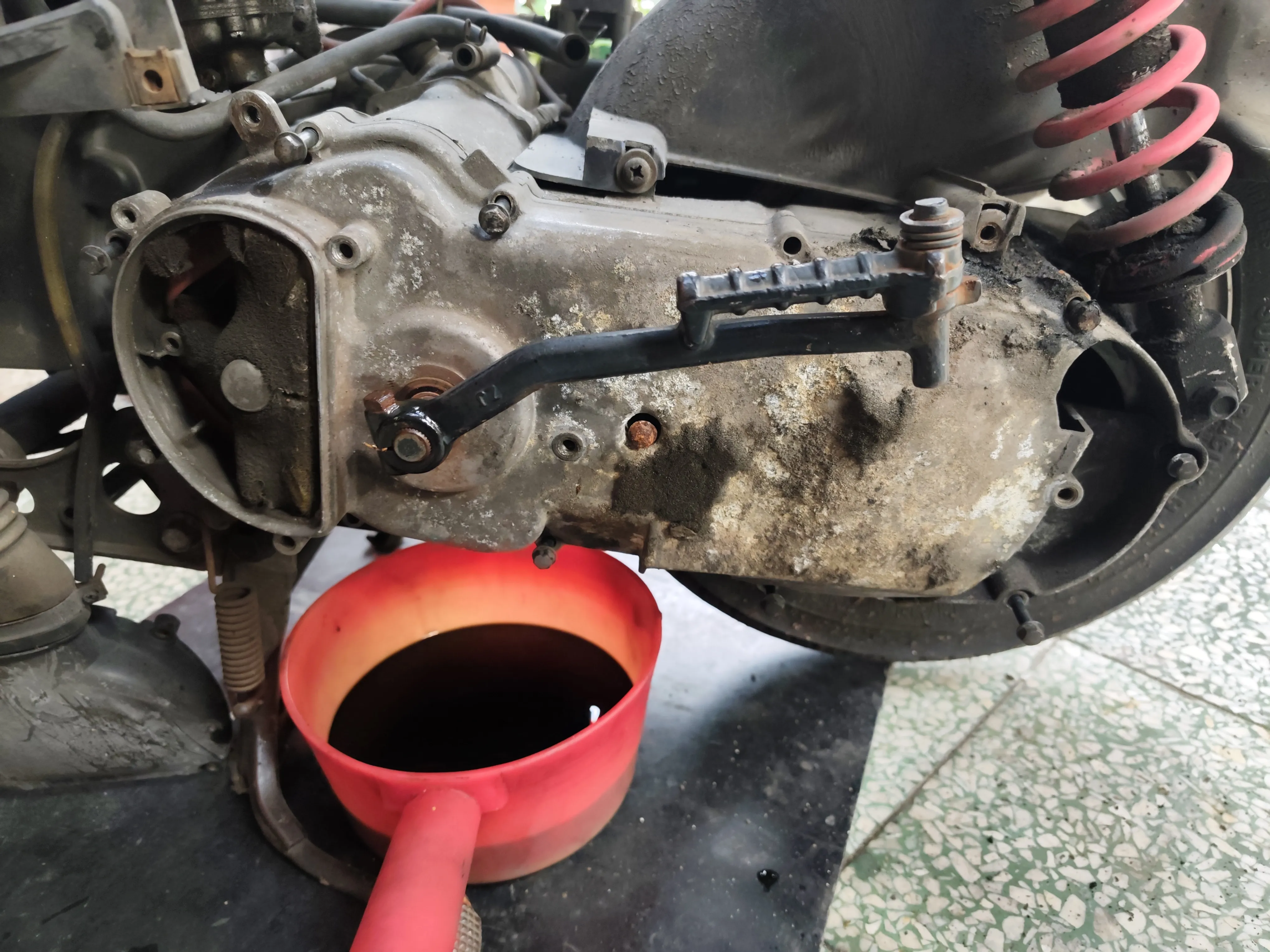 YAMAHA SUPER FOUR 100 全車砍掉重練9520|小老婆汽機車資訊網