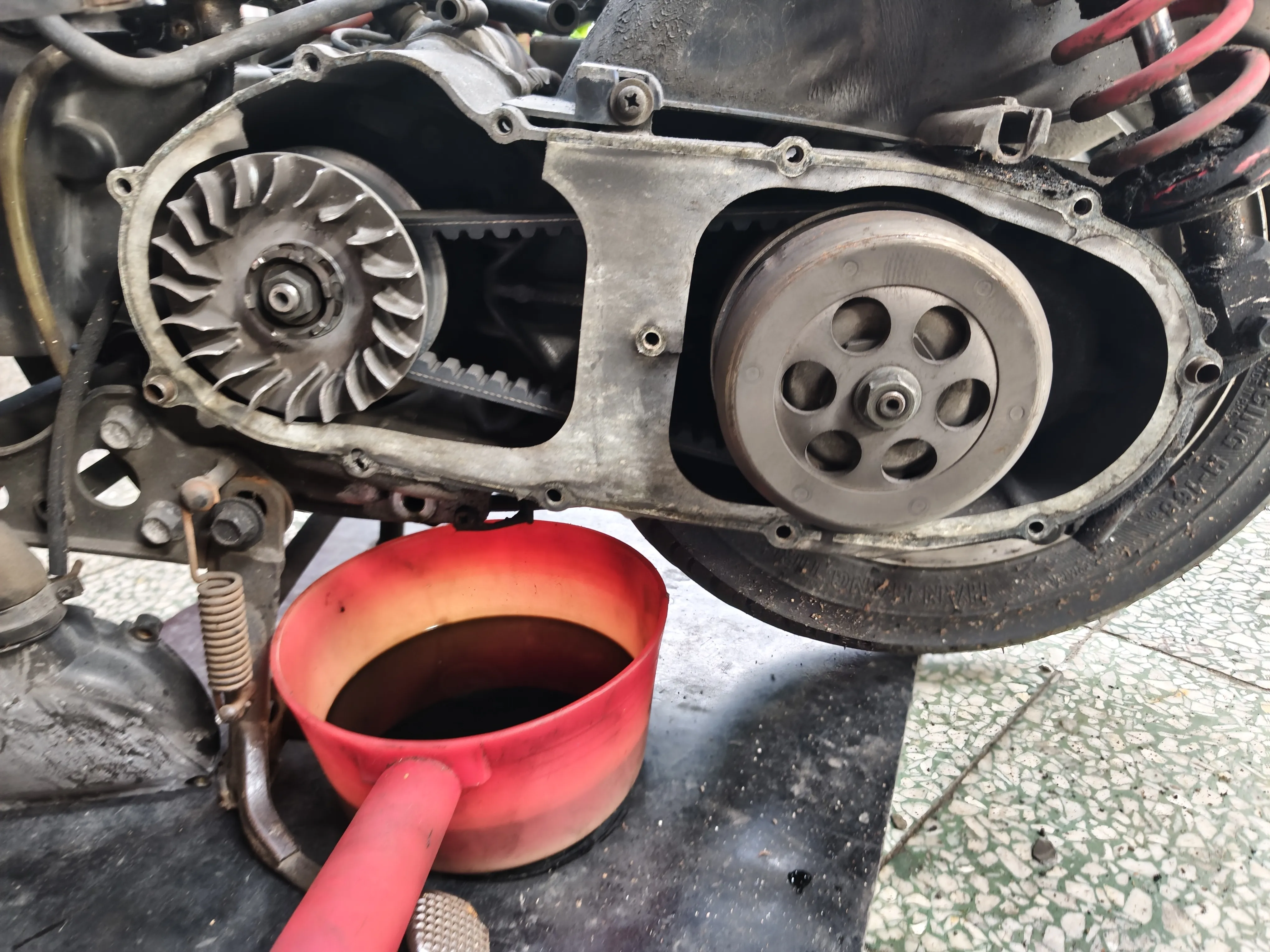 YAMAHA SUPER FOUR 100 全車砍掉重練304|小老婆汽機車資訊網
