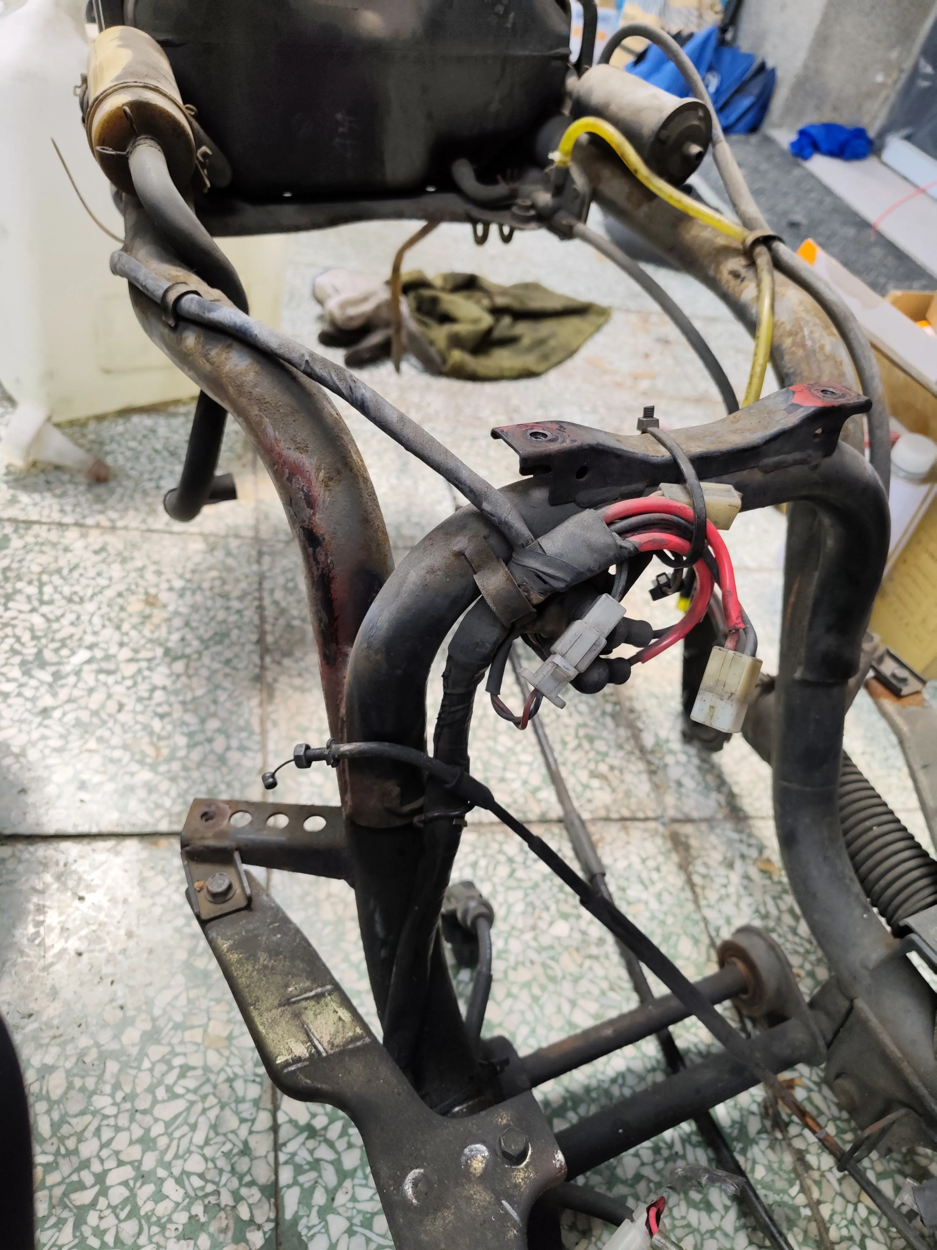 YAMAHA SUPER FOUR 100 全車砍掉重練1844|小老婆汽機車資訊網
