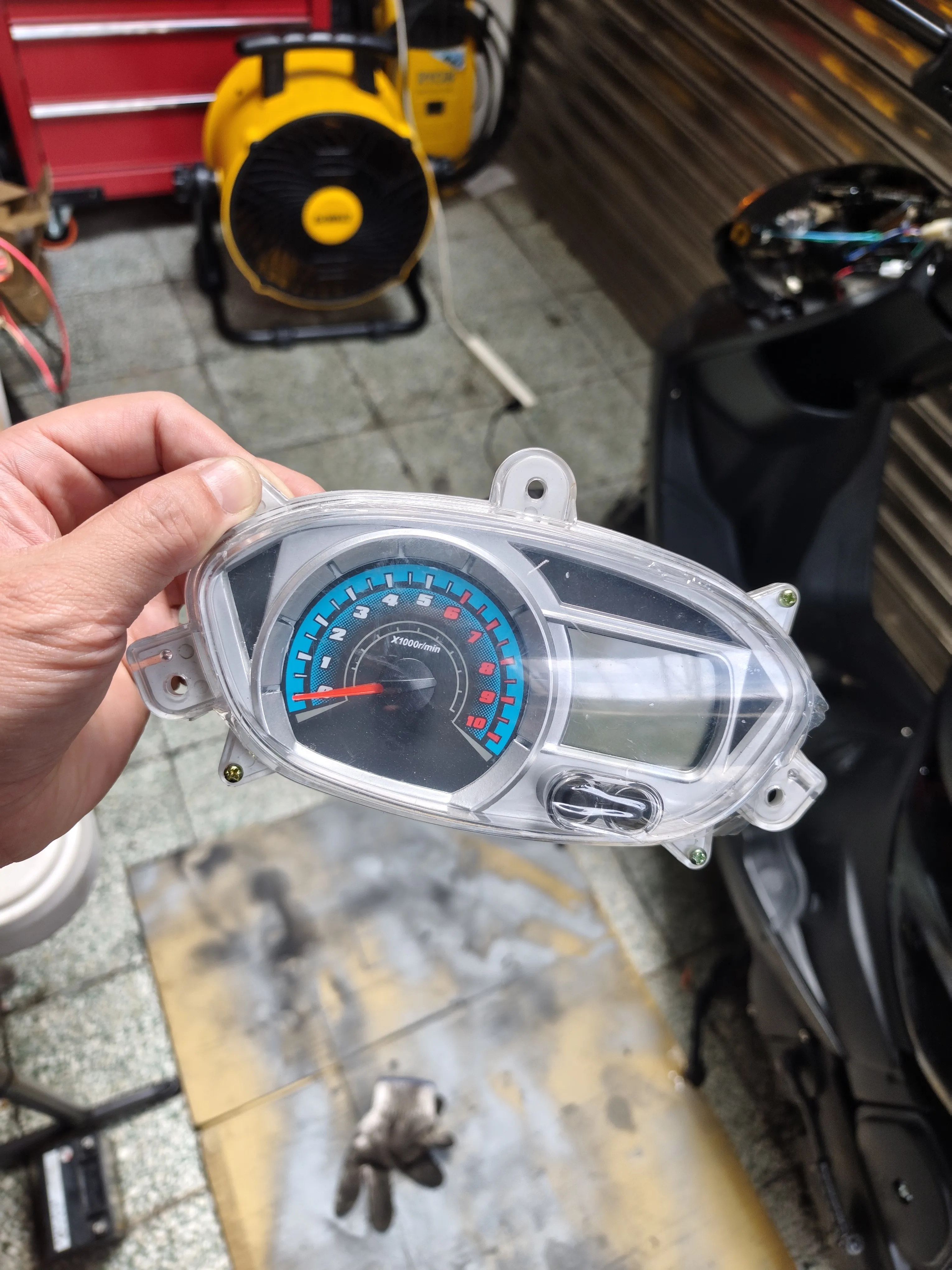 YAMAHA SUPER FOUR 100 全車砍掉重練1018|小老婆汽機車資訊網