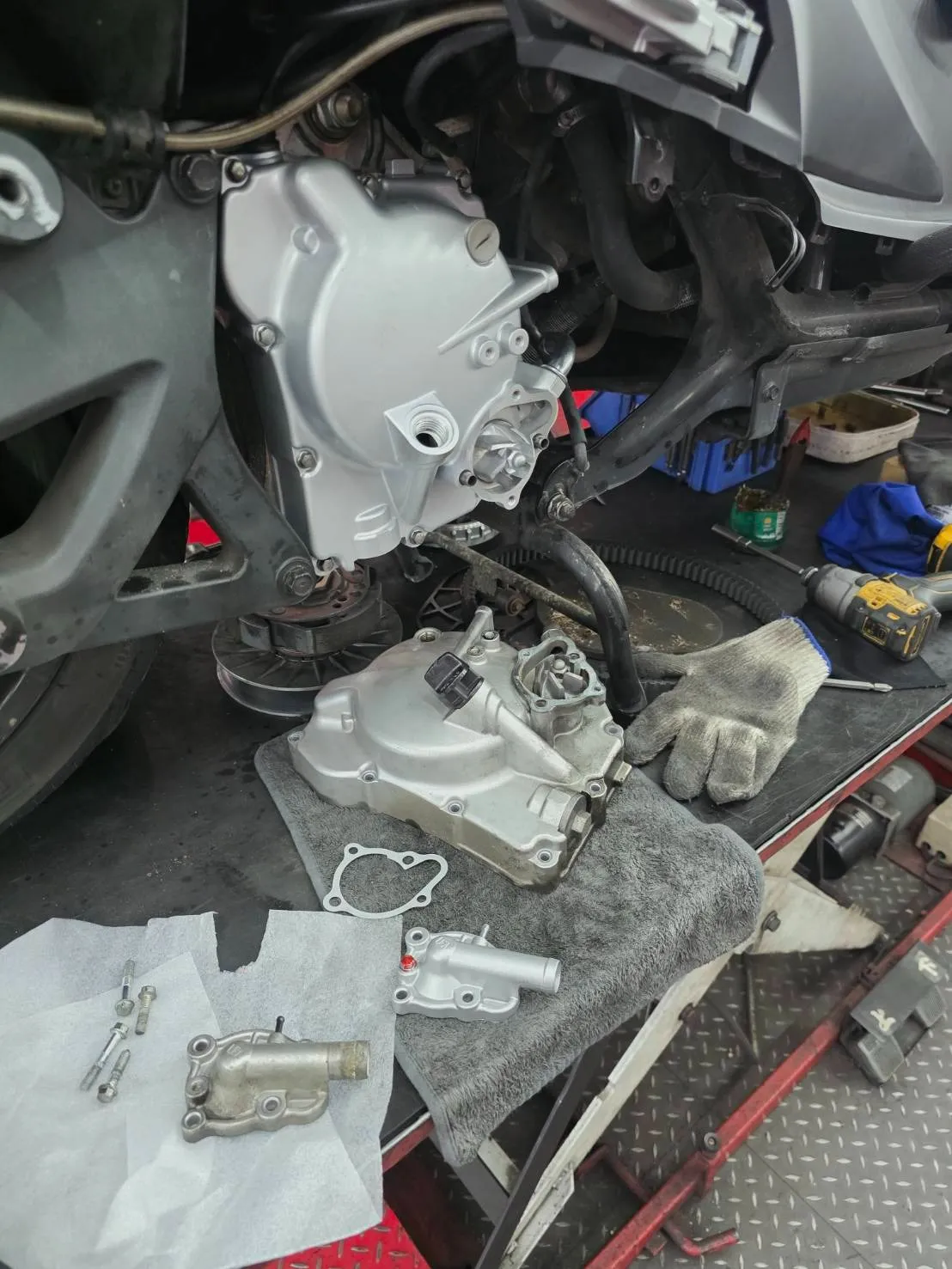 SYM GTS300i 水泵漏水維修紀錄 &amp; 傳動整理3481|小老婆汽機車資訊網