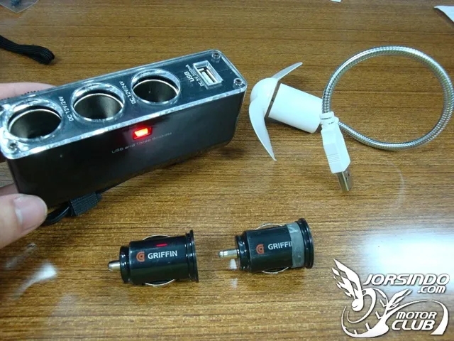 【改車教室】Spook 教學 車充插頭 的 簡易防鬆對策4051|小老婆汽機車資訊網
