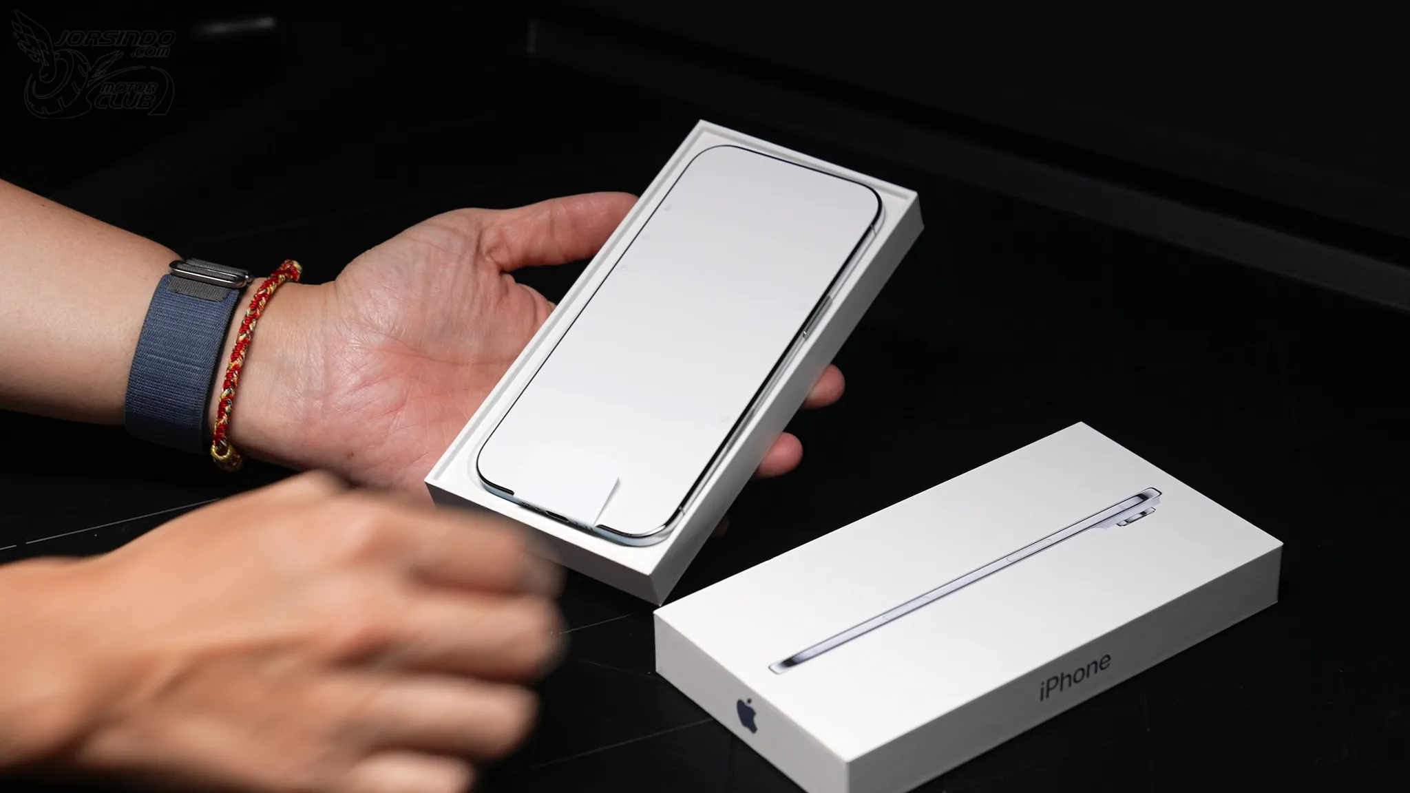這就是 iPhone Fold / iPhone Ultra 的盒裝？可能連AI都不敢承認是自己做的2488|iPhone,Apple,iPhone Ultra,iPhone Fold,摺疊 iPhone小老婆汽機車資訊網