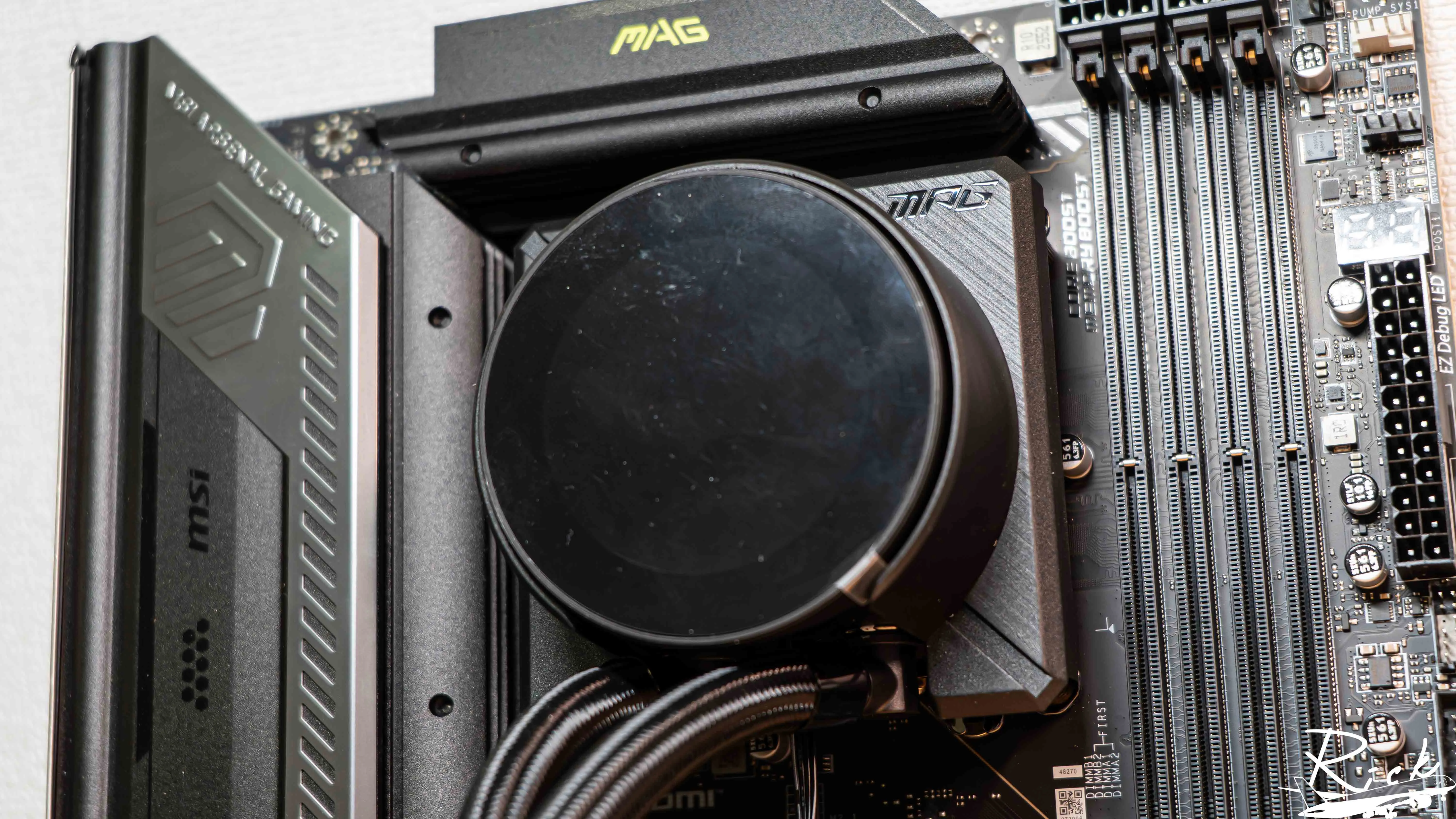 【開箱】新代水泵與風扇結構 | MSI MPG CORELIQUID P22 360418|小老婆汽機車資訊網