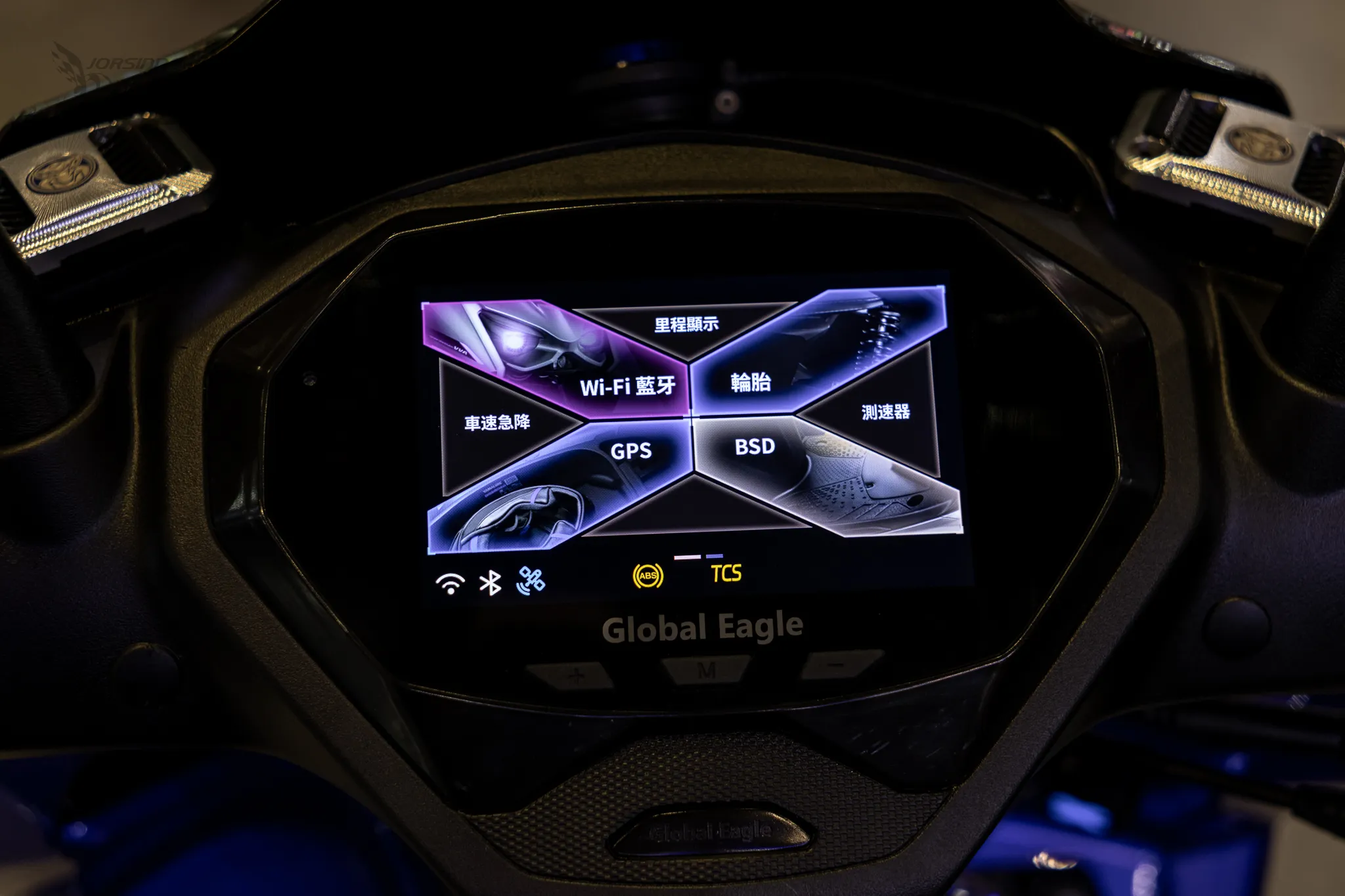 [2026 國際重機展] 七代勁戰全取代儀錶發表！支援CarPlay/Android Auto4040|小老婆汽機車資訊網