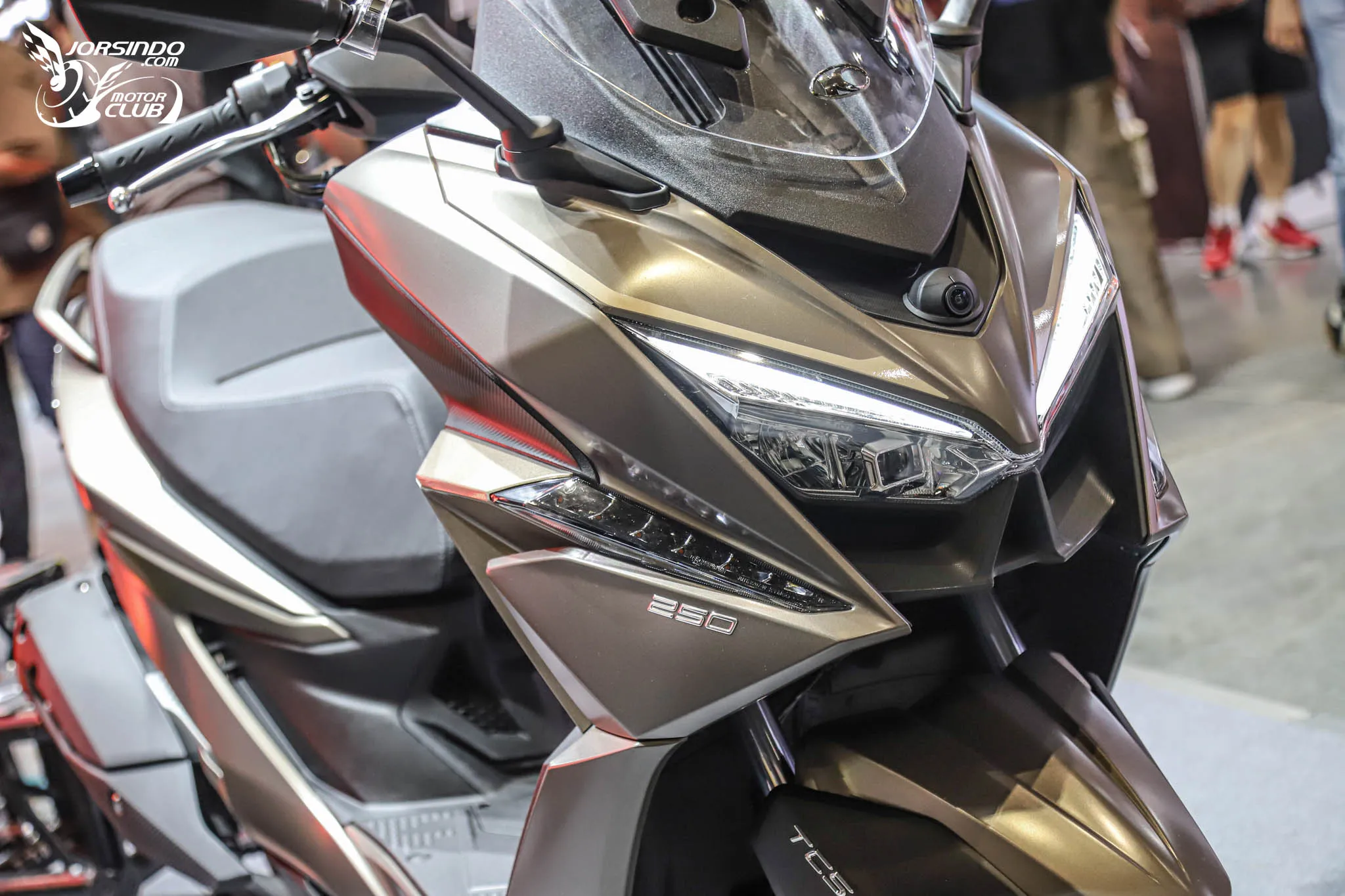 [2026 國際重機展] 光陽 X-TOWN ST 250 改款現身！15.8 萬元預購現折 1 萬5858|小老婆汽機車資訊網