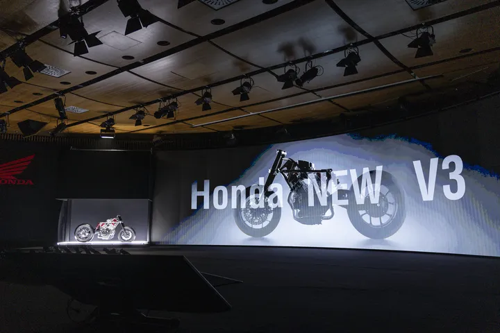 量產版外觀曝光！Honda V3R 900 電子增壓街車有望年底發表7043|小老婆汽機車資訊網